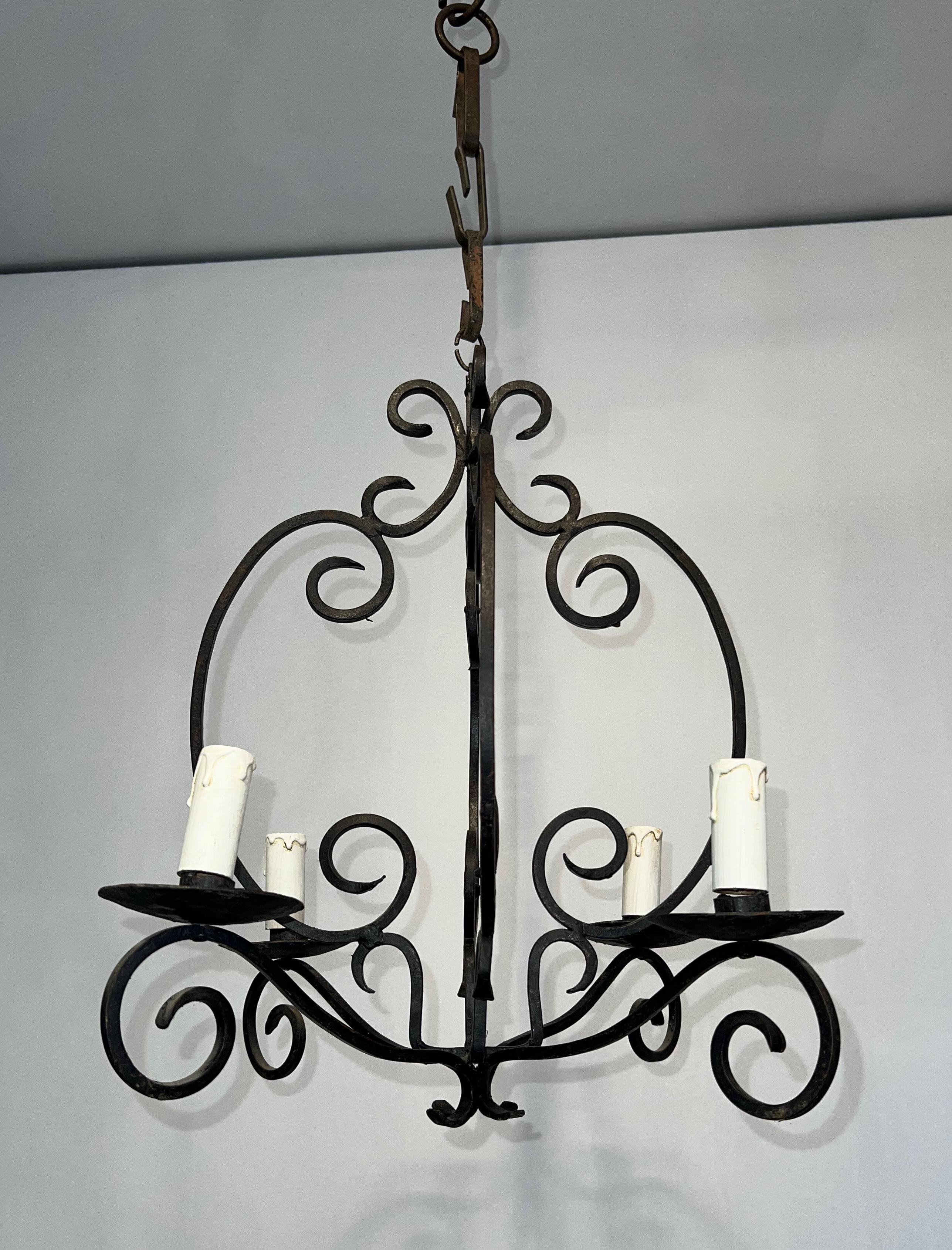 Araña de hierro forjado de 4 luces. Obra francesa. Alrededor de 1950 mediados del siglo XX en venta