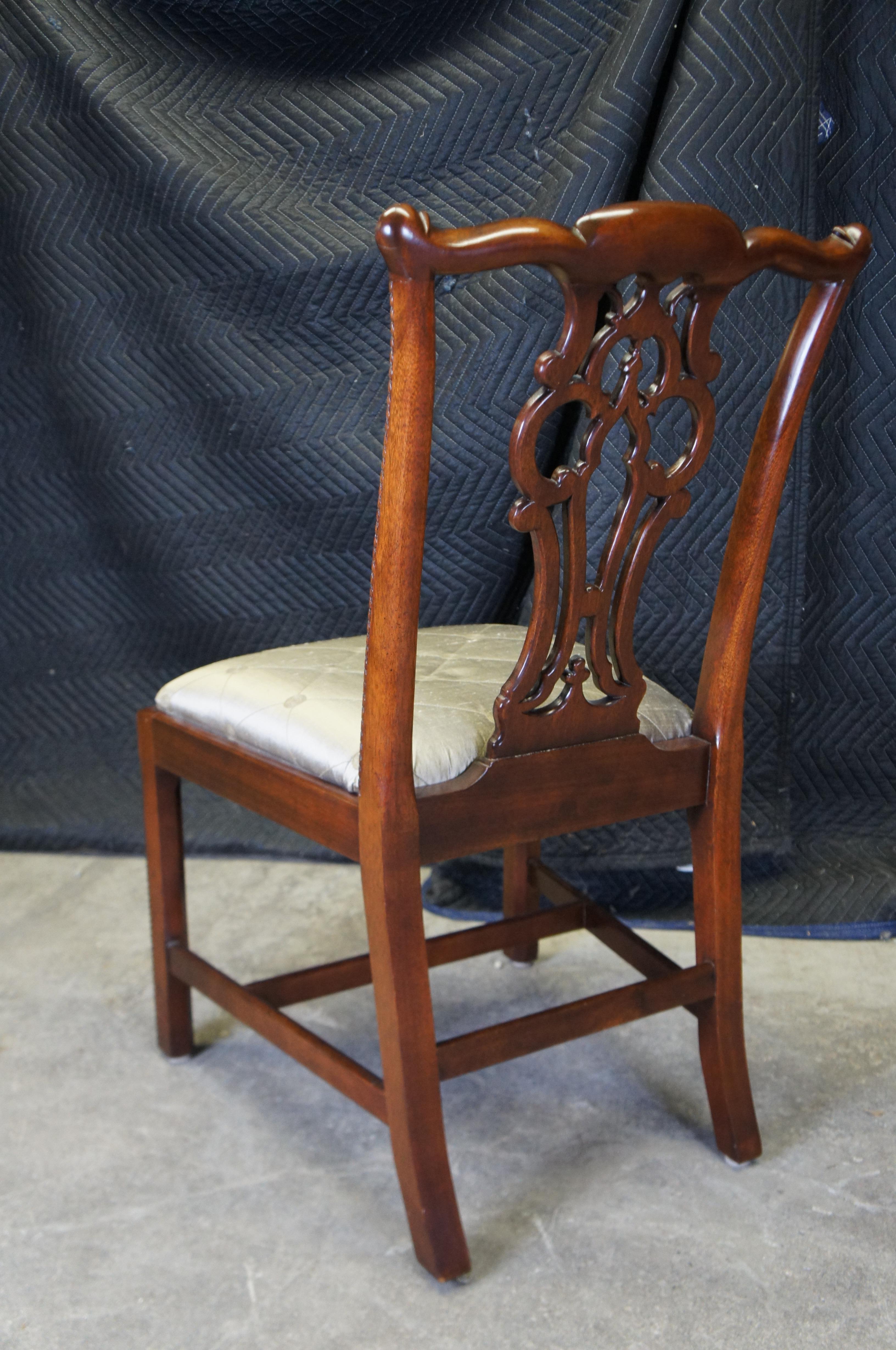 4 sedie da pranzo in mogano Maitland Smith Chippendale Regency con sedute in seta in vendita 5