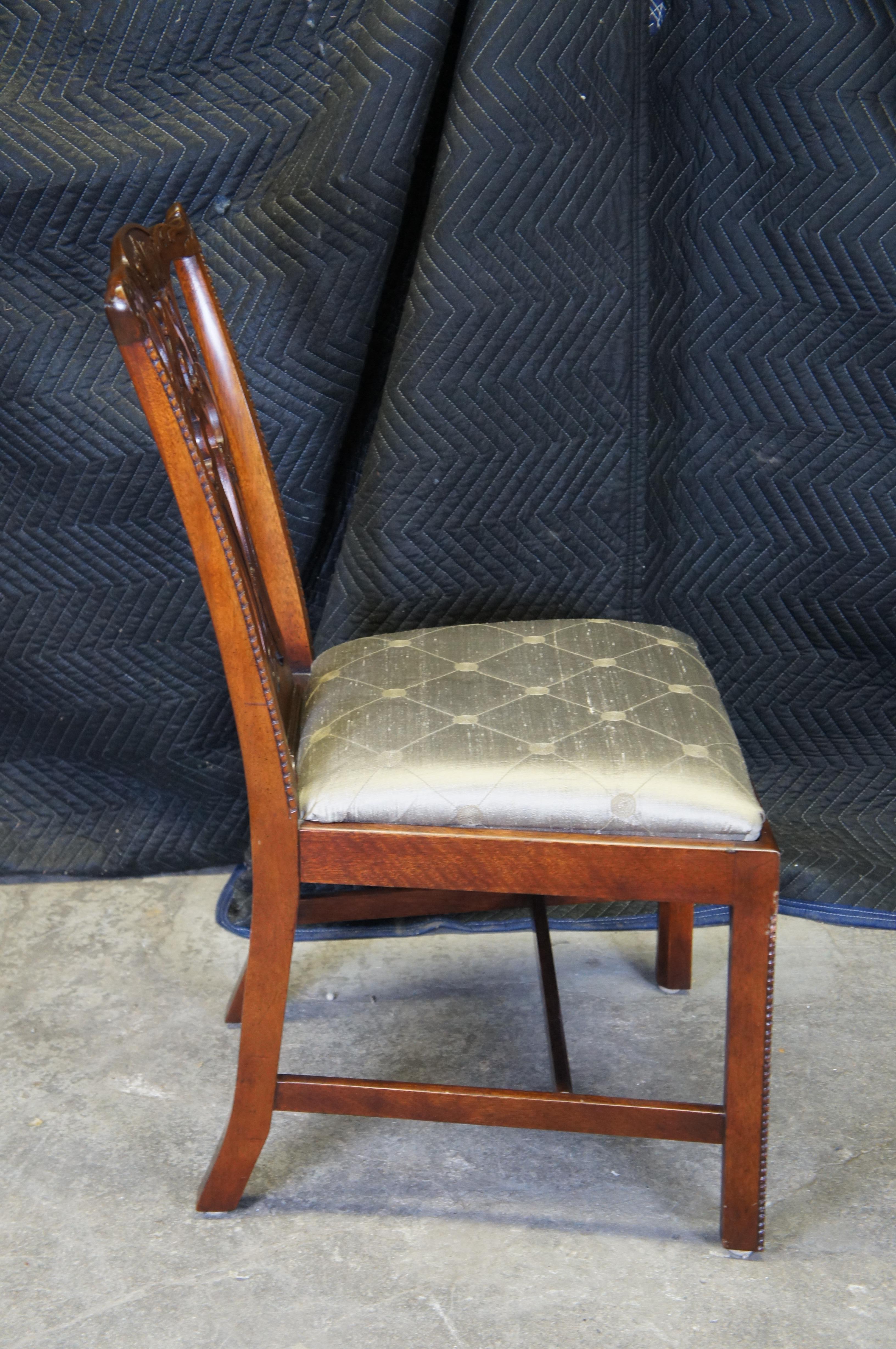 4 sedie da pranzo in mogano Maitland Smith Chippendale Regency con sedute in seta in vendita 7