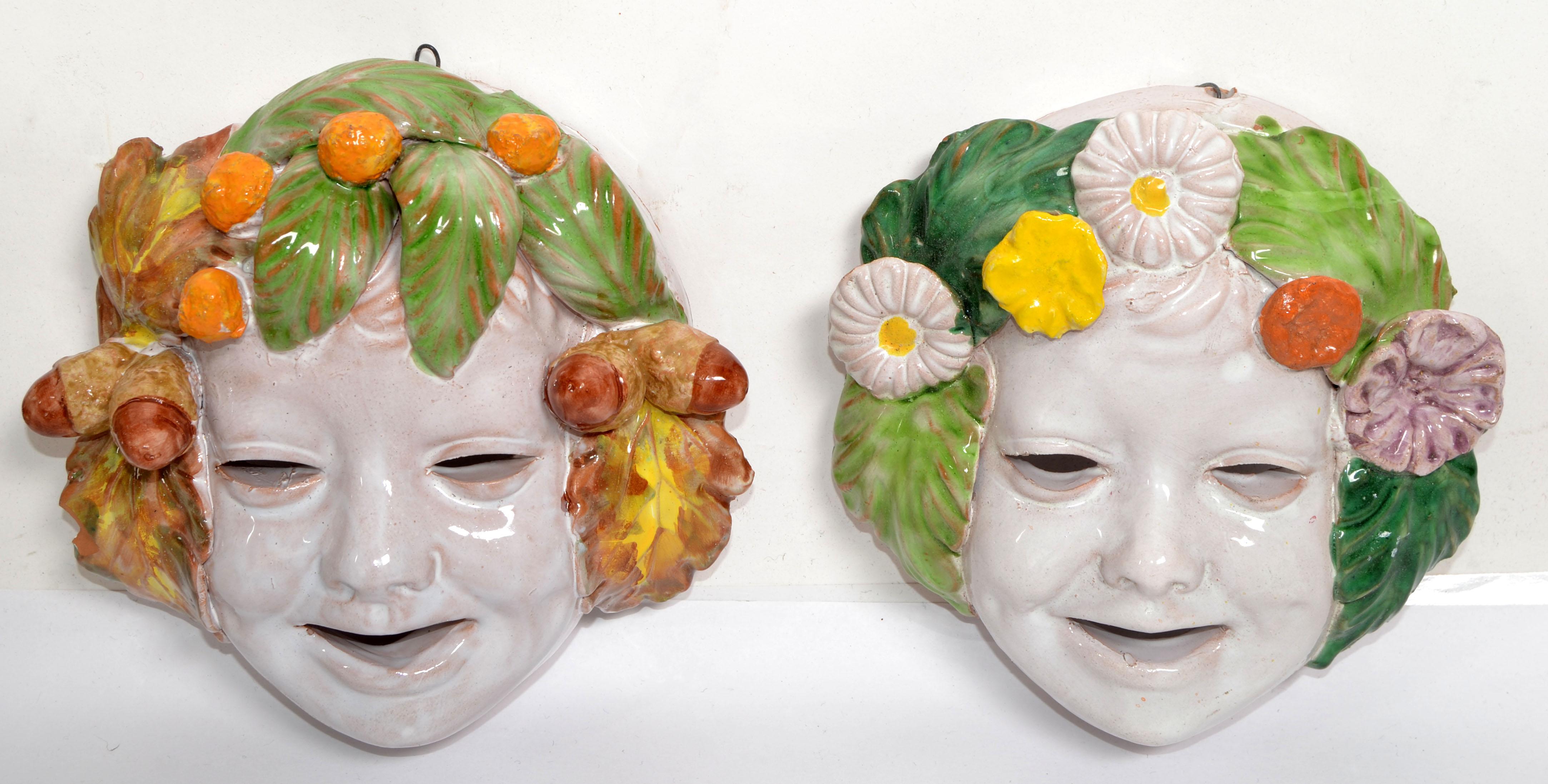Arte popolare 4 maschere da parete in ceramica maiolicata d'epoca con marchio Vintage Cottura dipinte a mano in vendita