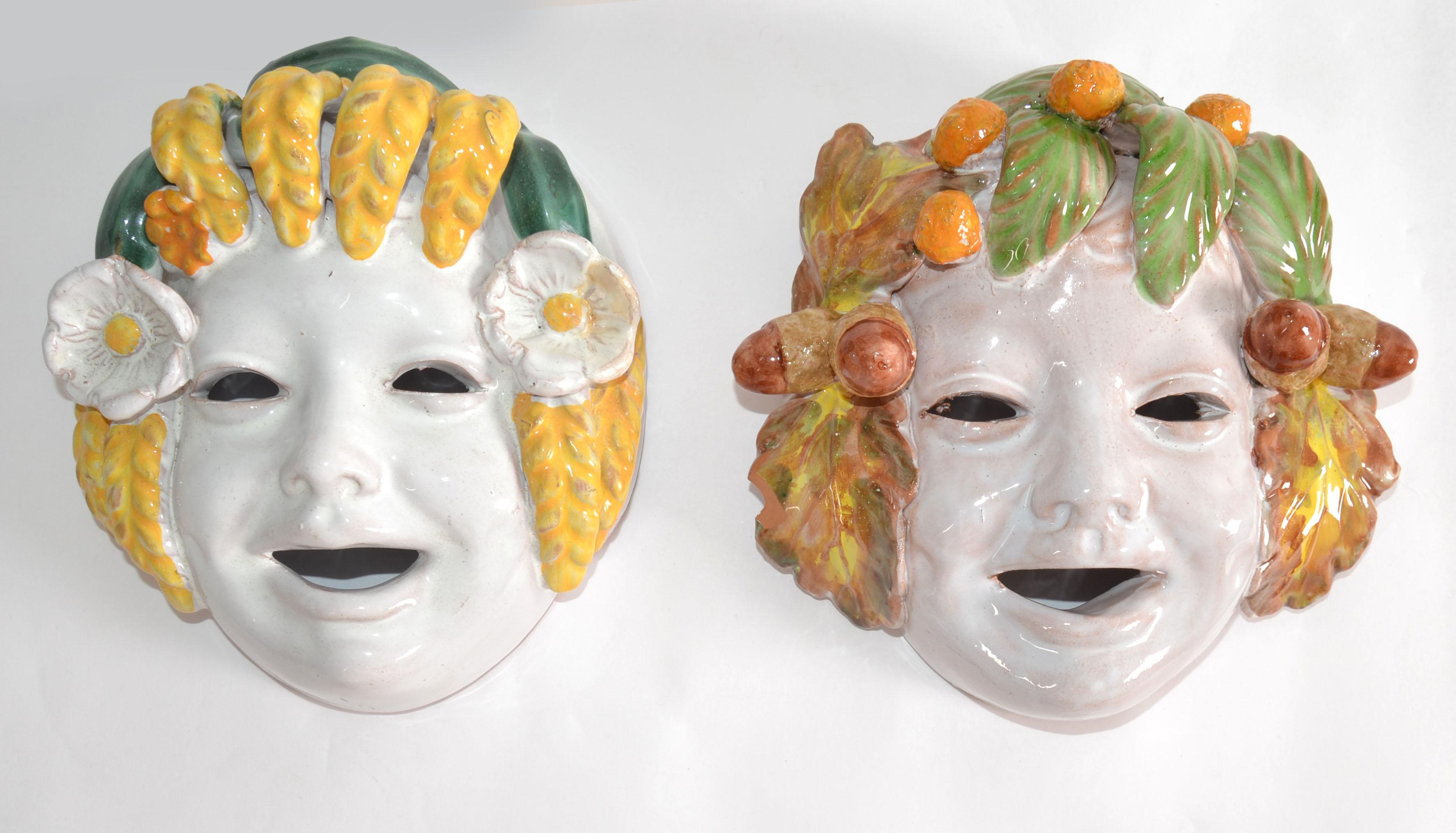Céramique 4 masques muraux vintage en céramique de majolique peints à la main, Italie Cottura  en vente