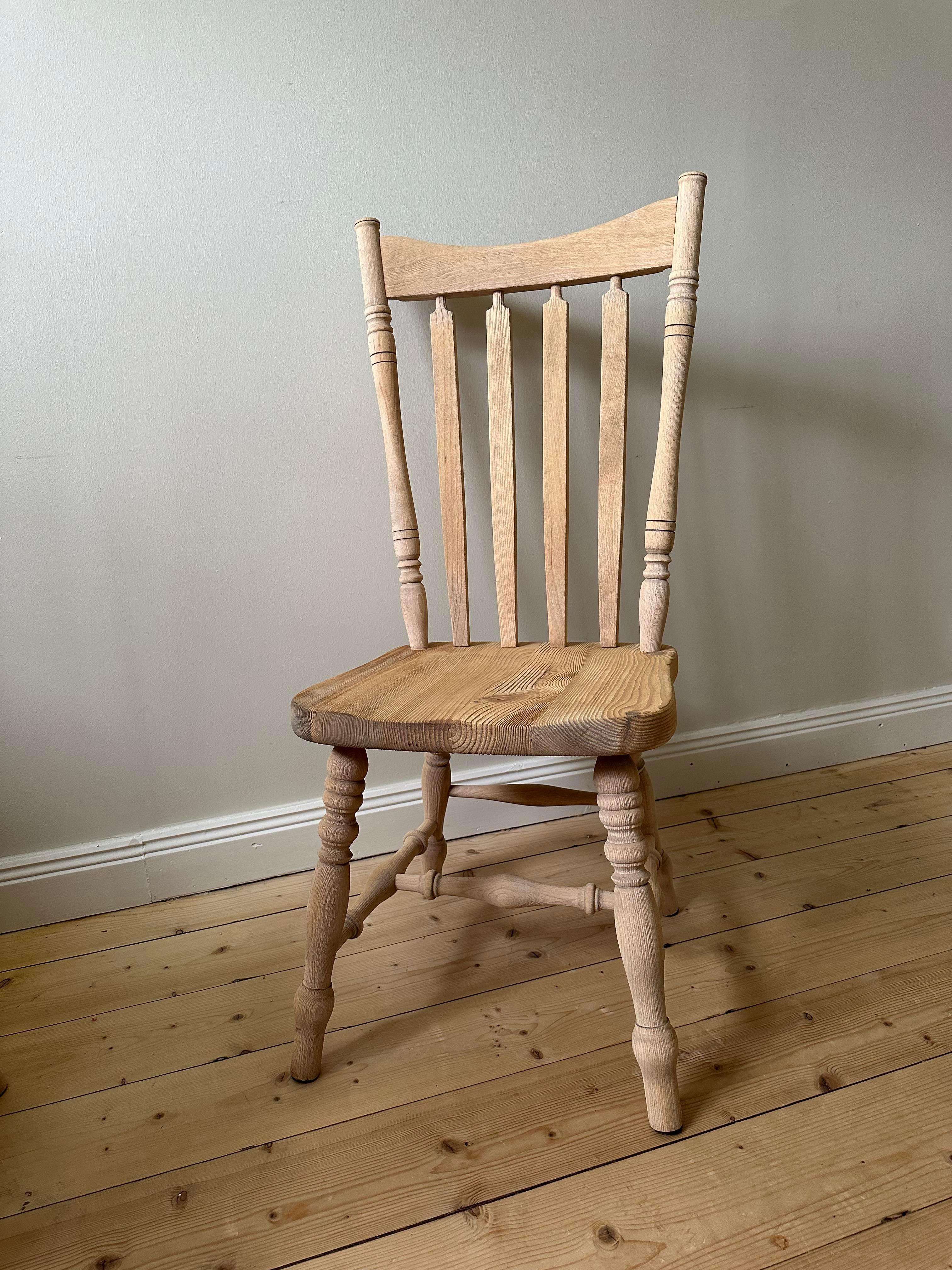 4 massive pine chairs  For Sale 1