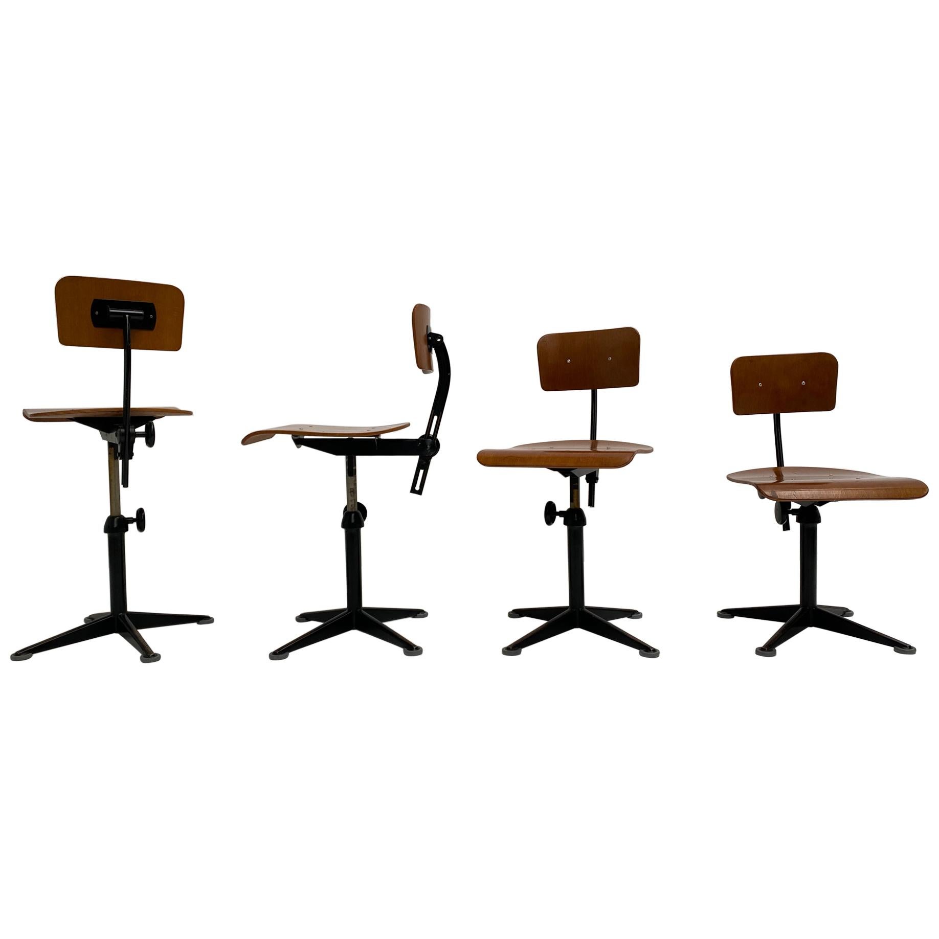 4 tabourets de travail assortis de Friso Kramer, Ahrend De Cirkel, 1960 en vente