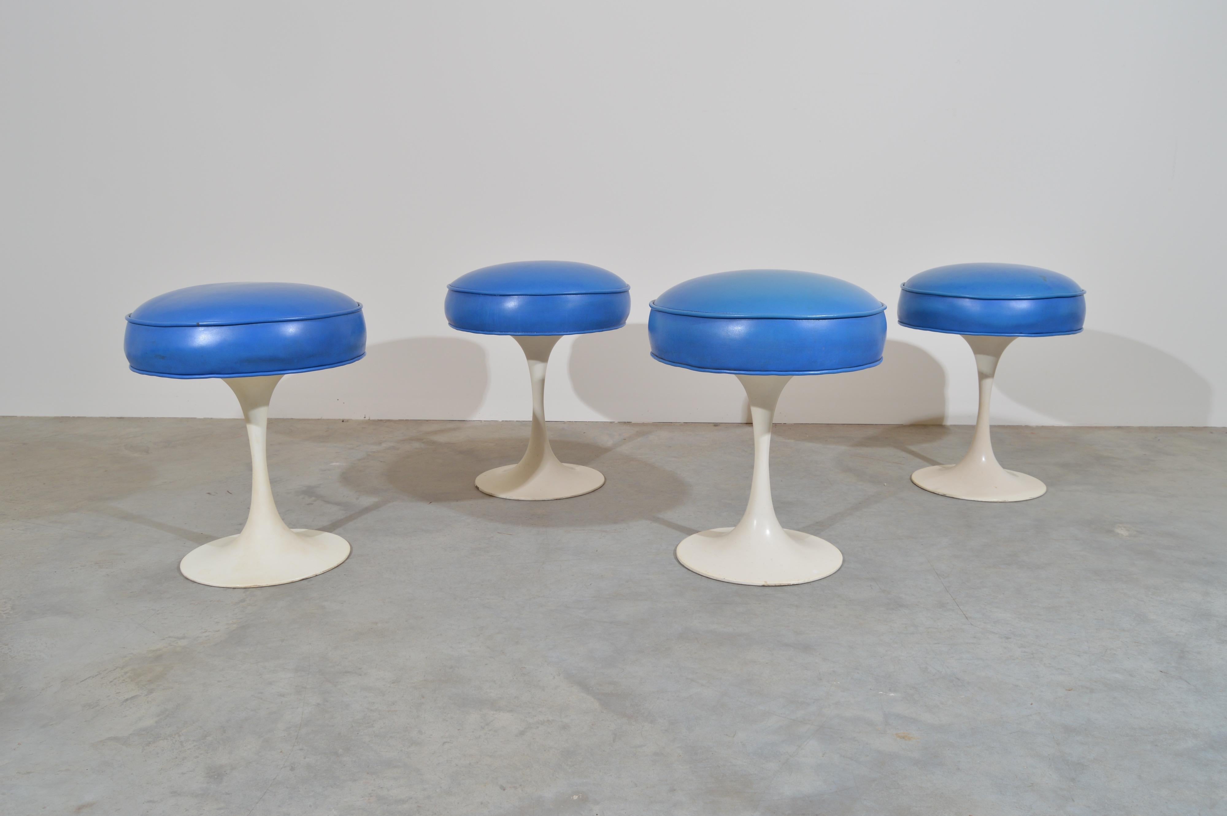 A set of 4 solid aluminum and stuffed Naugahyde space age tulip stools by Maurice Burke. Circa 1960
In good vintage condition having some spots to 2 of the vinyl seats and 2 small spots where the enamel has been rubbed off. See pics.