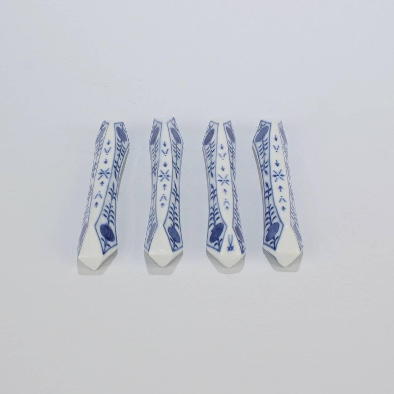 Four Meissen Porcelain Blue Onion Zwiebelmuster Knife Rests In Good Condition In Philadelphia, PA