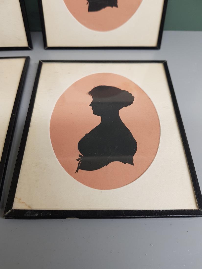 4 Mid-19th Century Miniature Silhouettes of Probably a Mother with Daughters In Good Condition For Sale In Raalte, NL