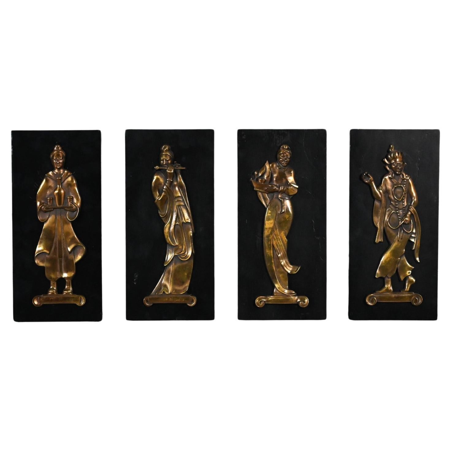 4 asiatische Bronzegussfiguren aus der Mitte des 20. Jahrhunderts auf schwarzen Holztafeln, signiert Gansu im Angebot