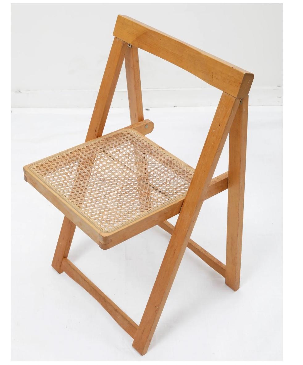 4 Blonder klappbarer Holzstuhl mit Schilfrohrsitz aus der Mitte des Jahrhunderts von Aldo Jacober (Italienisch) im Angebot