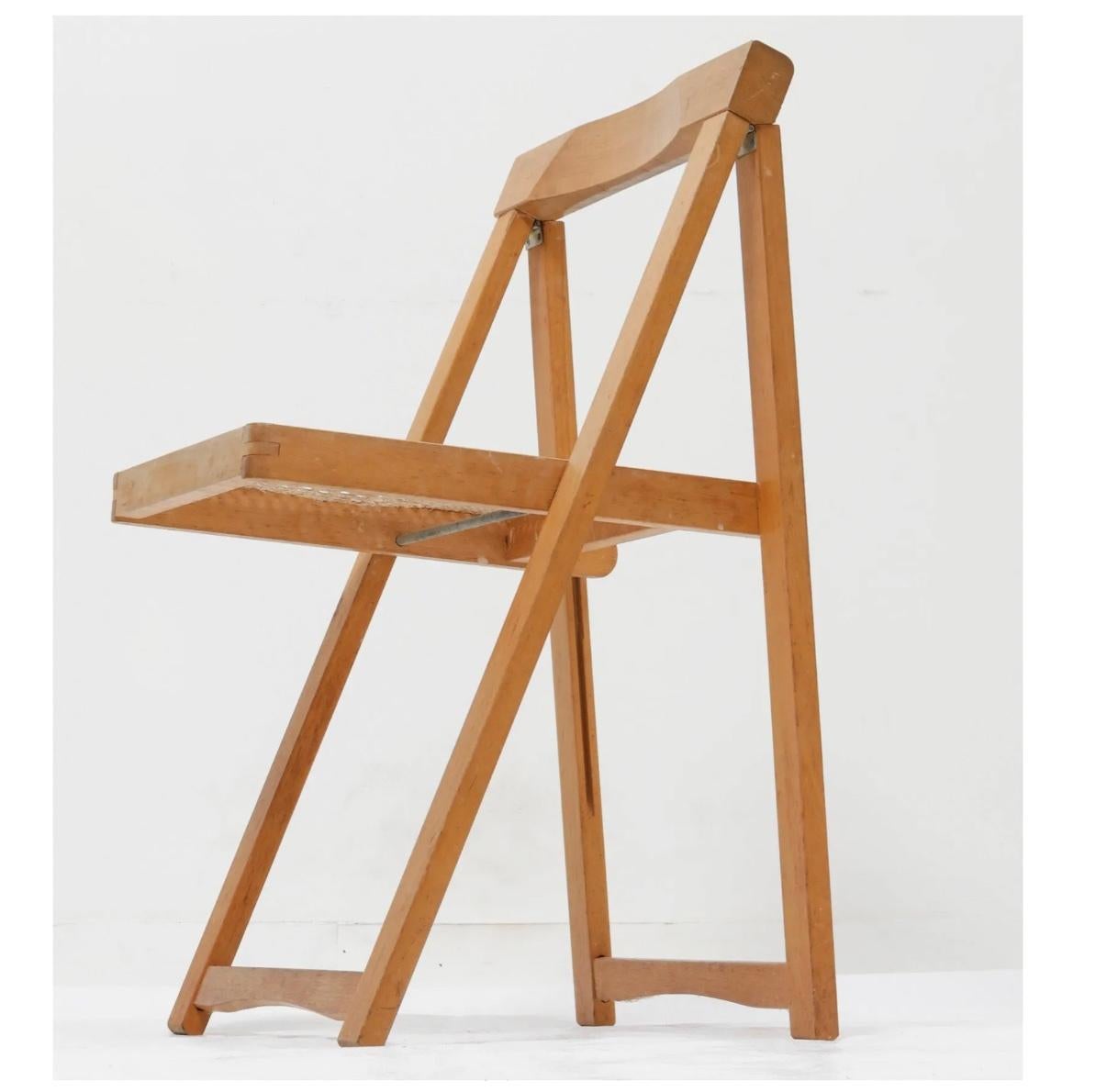 4 Blonder klappbarer Holzstuhl mit Schilfrohrsitz aus der Mitte des Jahrhunderts von Aldo Jacober (Holzarbeit) im Angebot