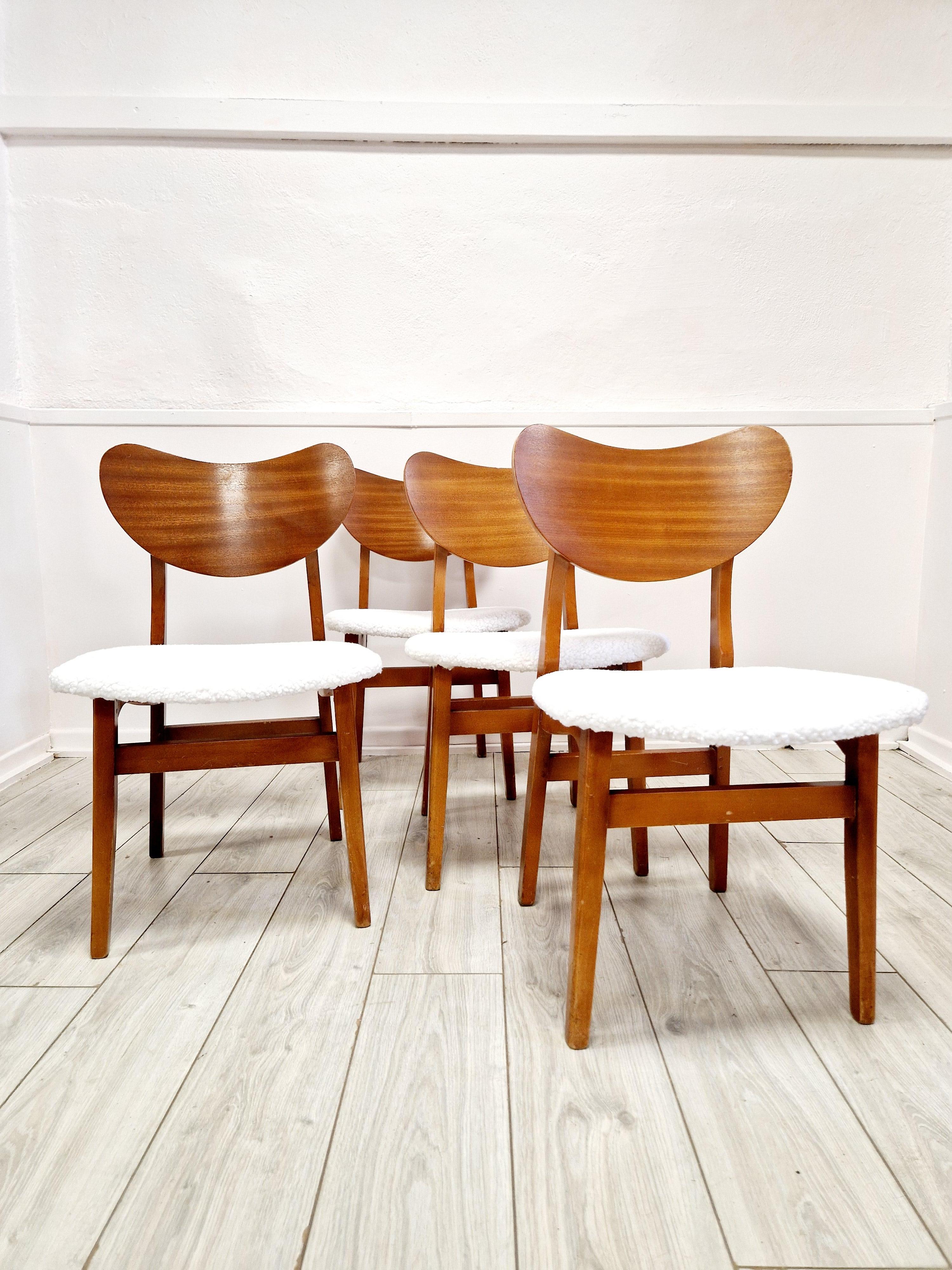 4 Chaises de salle à manger mi-siècle à dossier papillon en vente 2