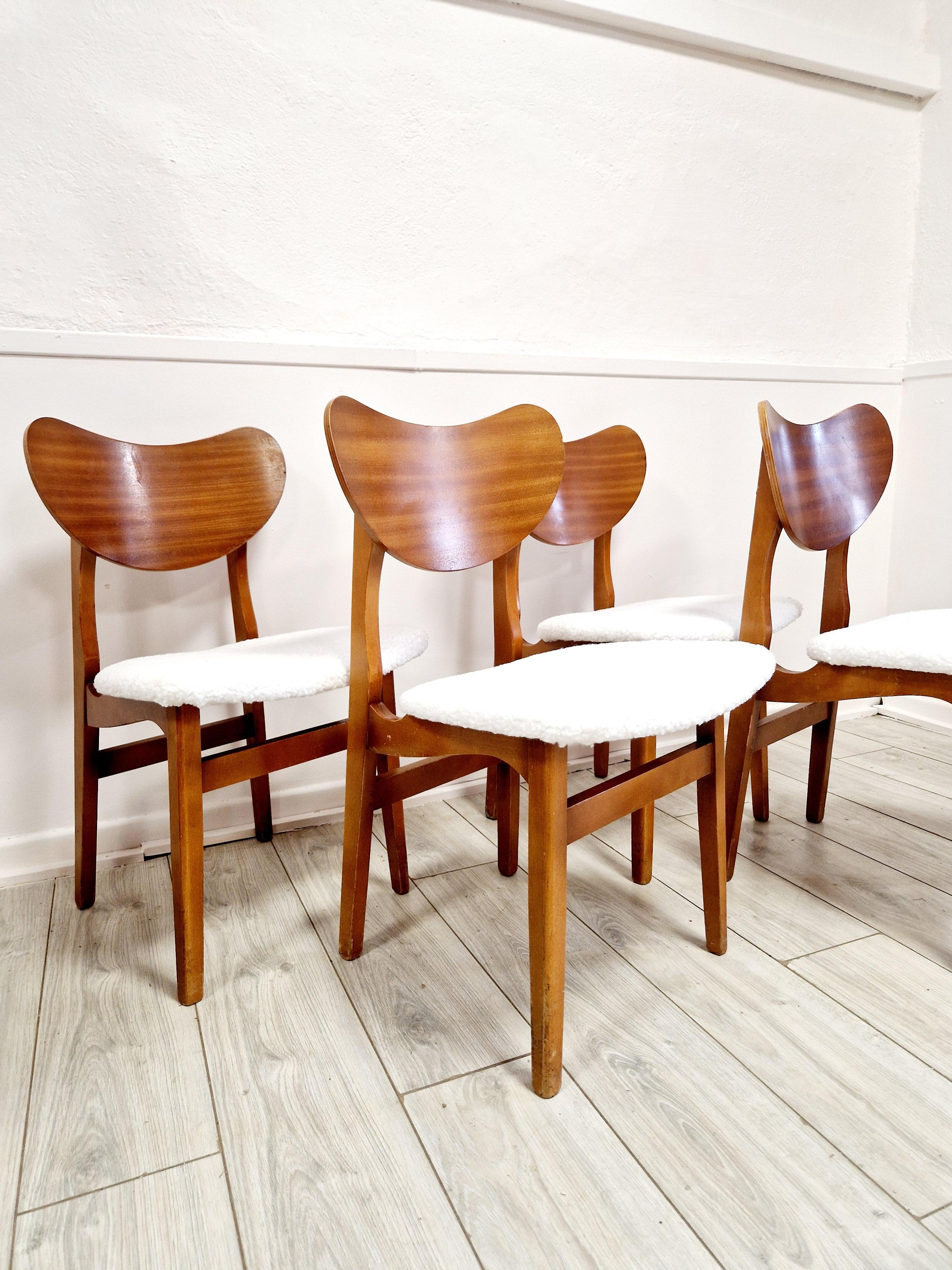 4 Chaises de salle à manger mi-siècle à dossier papillon en vente 4