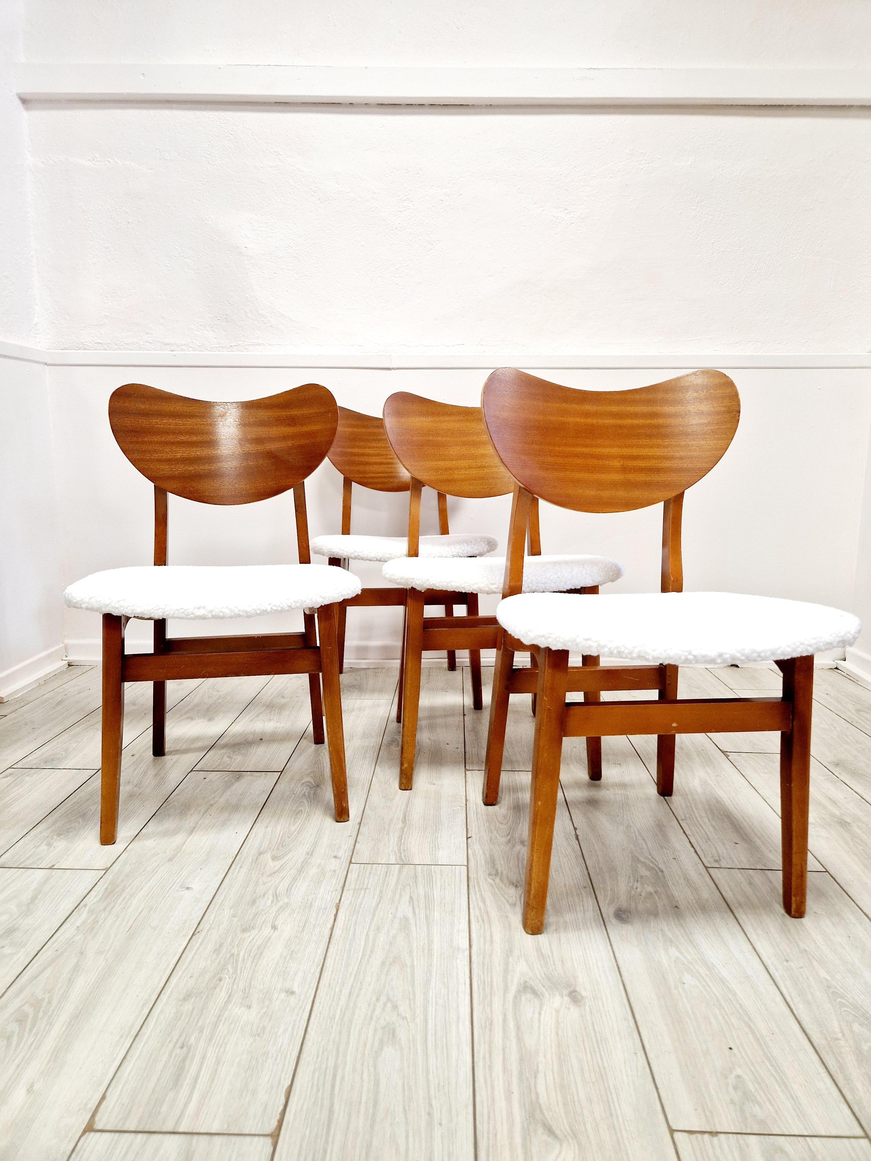 4 Chaises de salle à manger mi-siècle à dossier papillon en vente 5