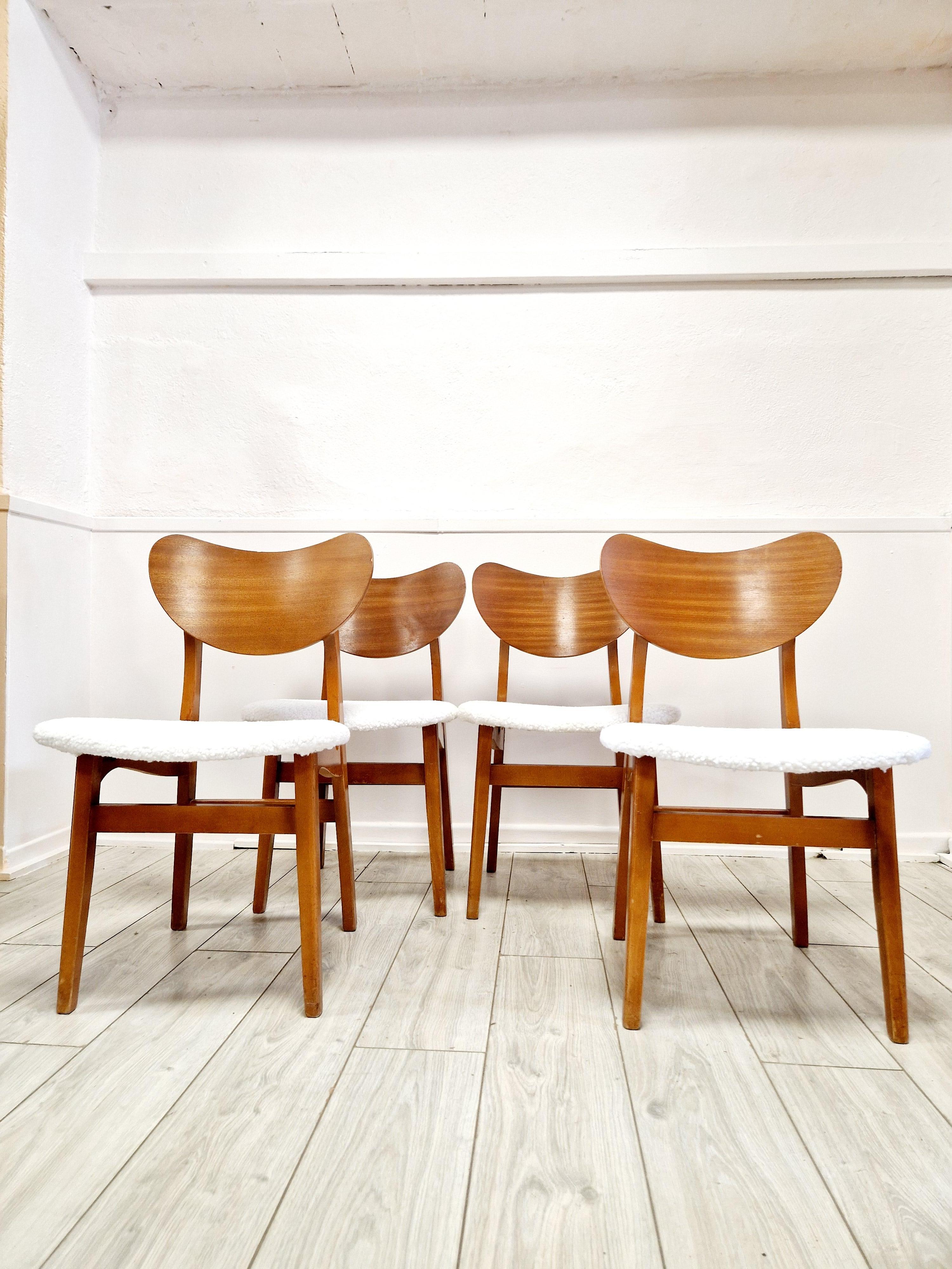 Fabriqué dans un souci de design intemporel, cet ensemble de quatre chaises de salle à manger à dossier papillon du milieu du siècle dernier dégage un sentiment d'élégance classique qui s'intègre sans effort à n'importe quel intérieur. Chaque pièce,