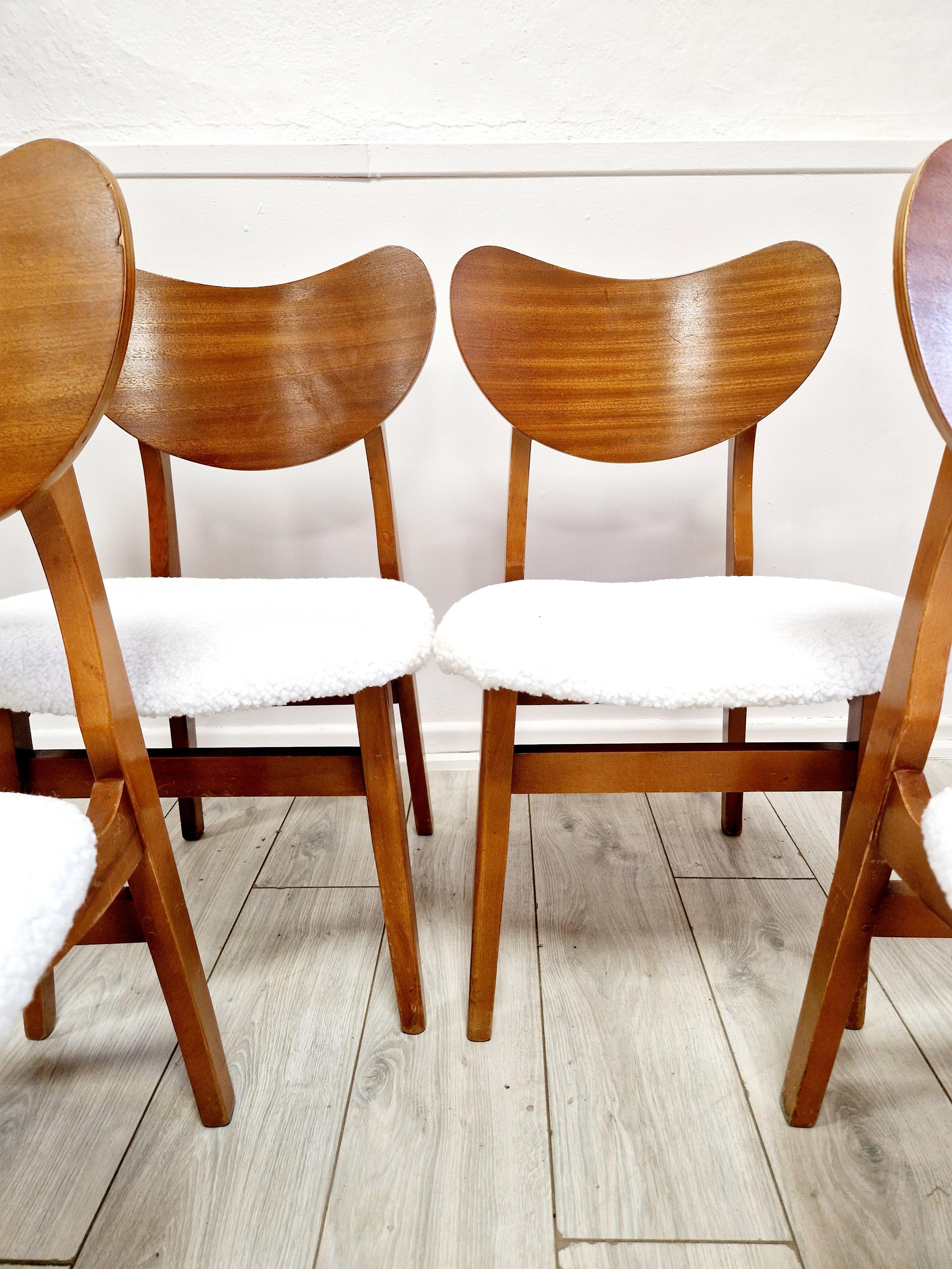 Mid-Century Modern 4 Chaises de salle à manger mi-siècle à dossier papillon en vente