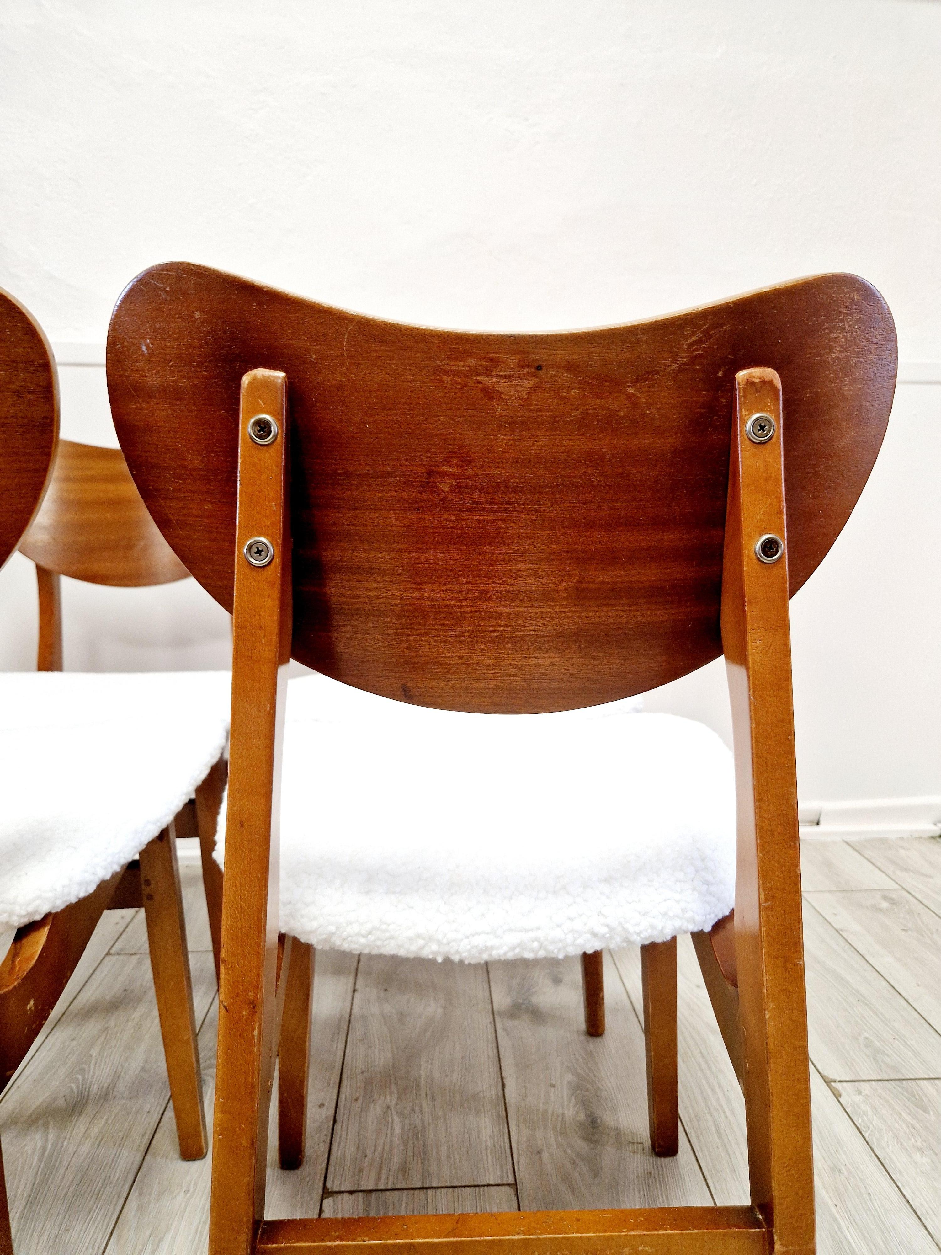 Teck 4 Chaises de salle à manger mi-siècle à dossier papillon en vente