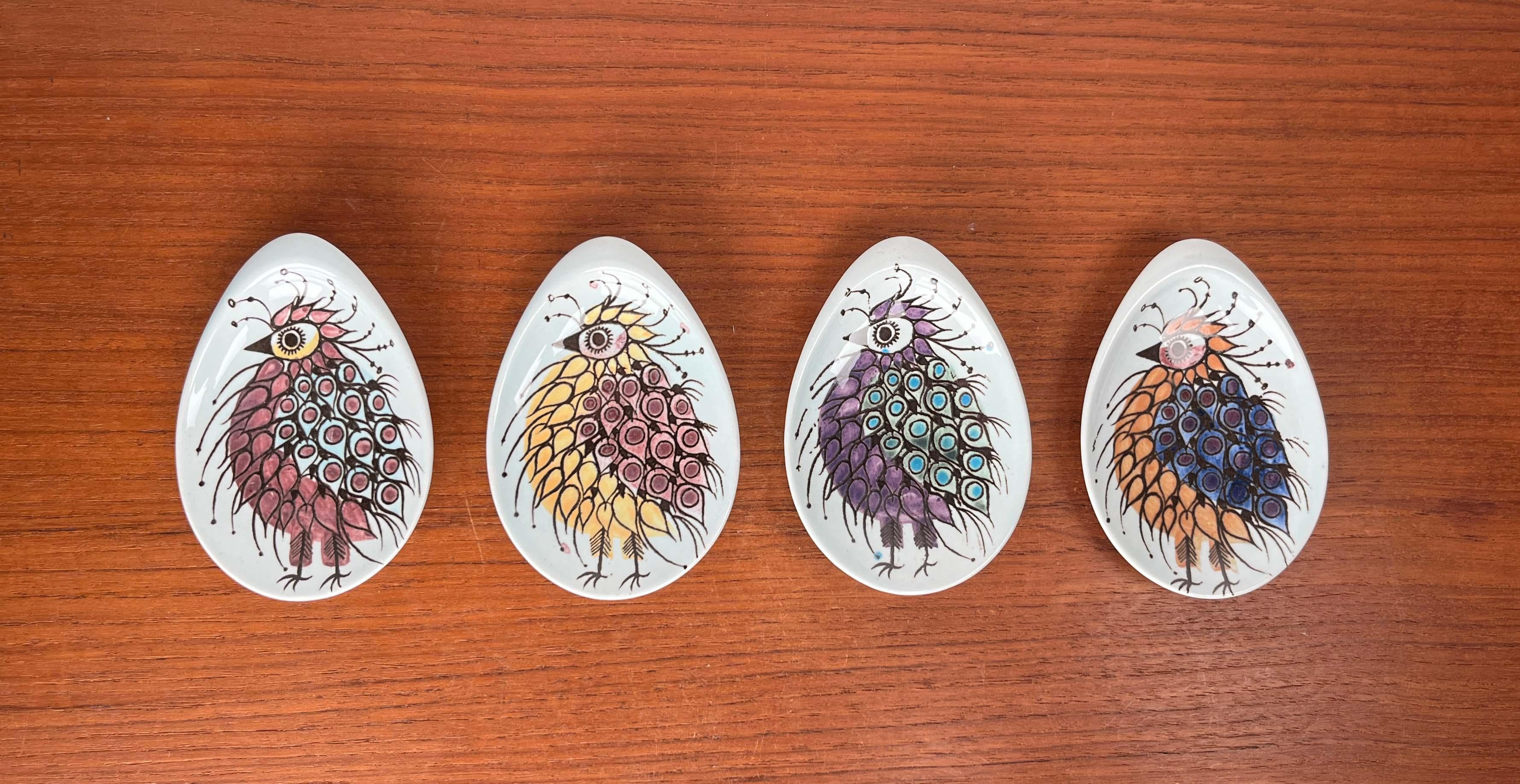 Ensemble de 4 petites assiettes à huîtres ou à sauces danoises modernes du milieu du siècle dernier au design Crazy Bird par Beth Breyen pour Royal Copenhagen