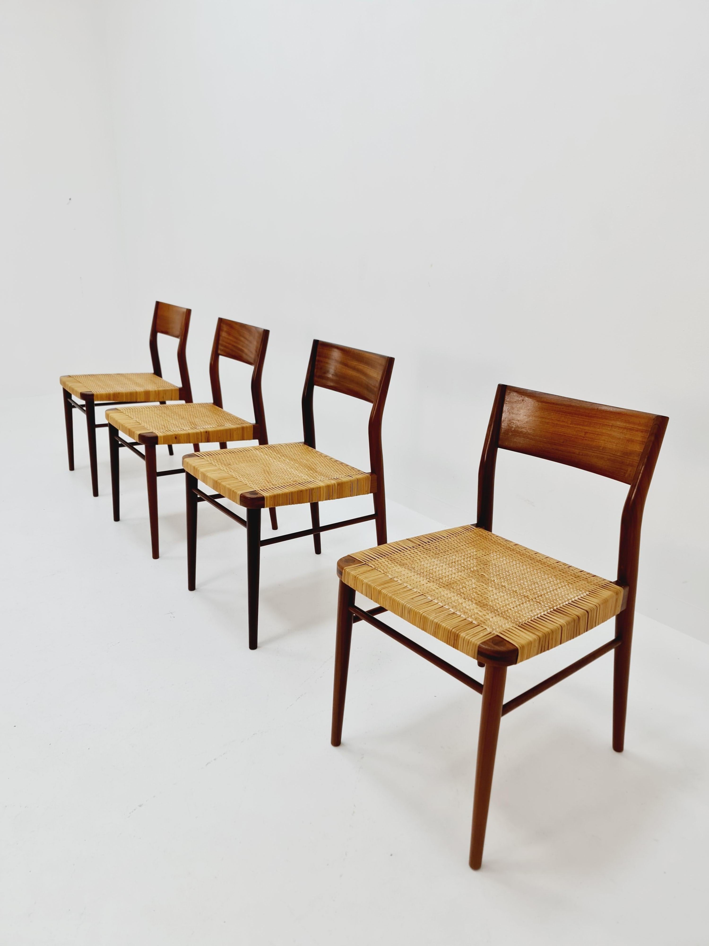 Mid-Century Modern 4 chaises allemandes du milieu du siècle dernier en teck et rotin de Georg Leowald pour Wilkhahn en vente