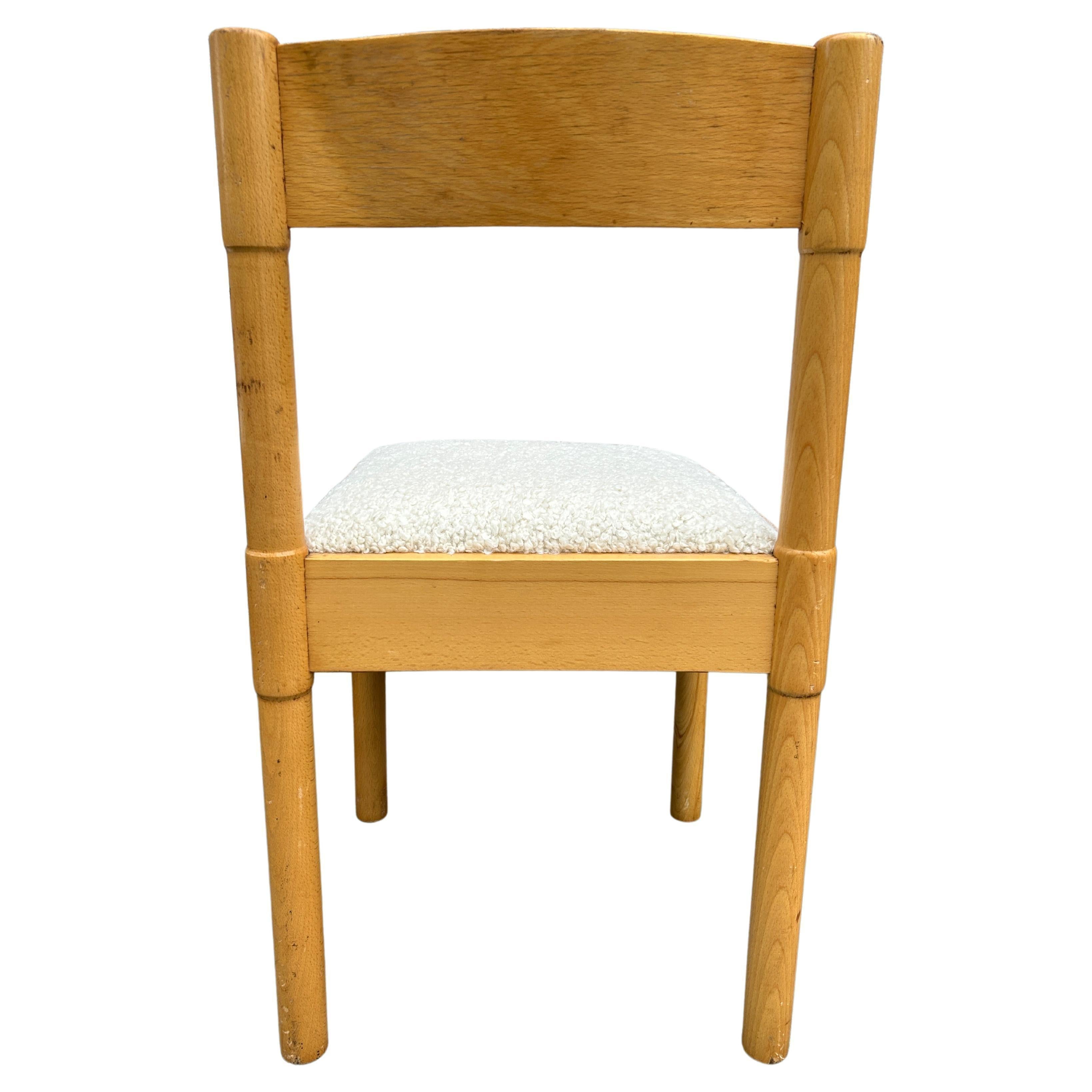 Polacco 4 Sedie da pranzo moderne di metà secolo in betulla bionda con stile bouclé di Cassina in vendita