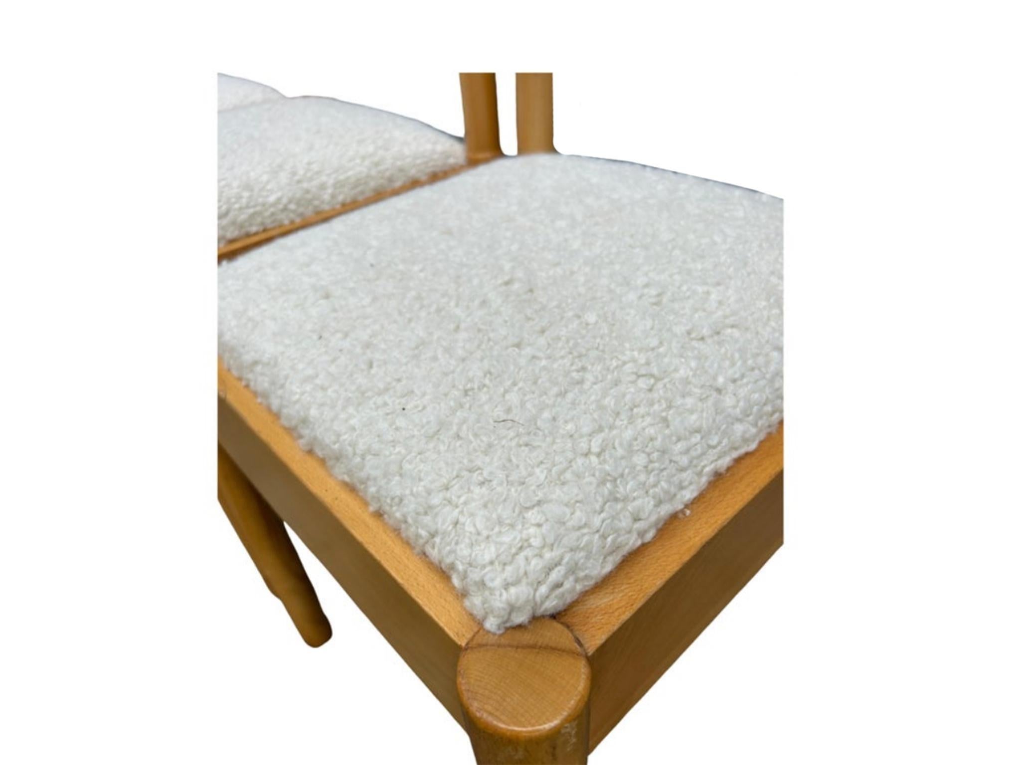 Fine XX secolo 4 Sedie da pranzo moderne di metà secolo in betulla bionda con stile bouclé di Cassina in vendita