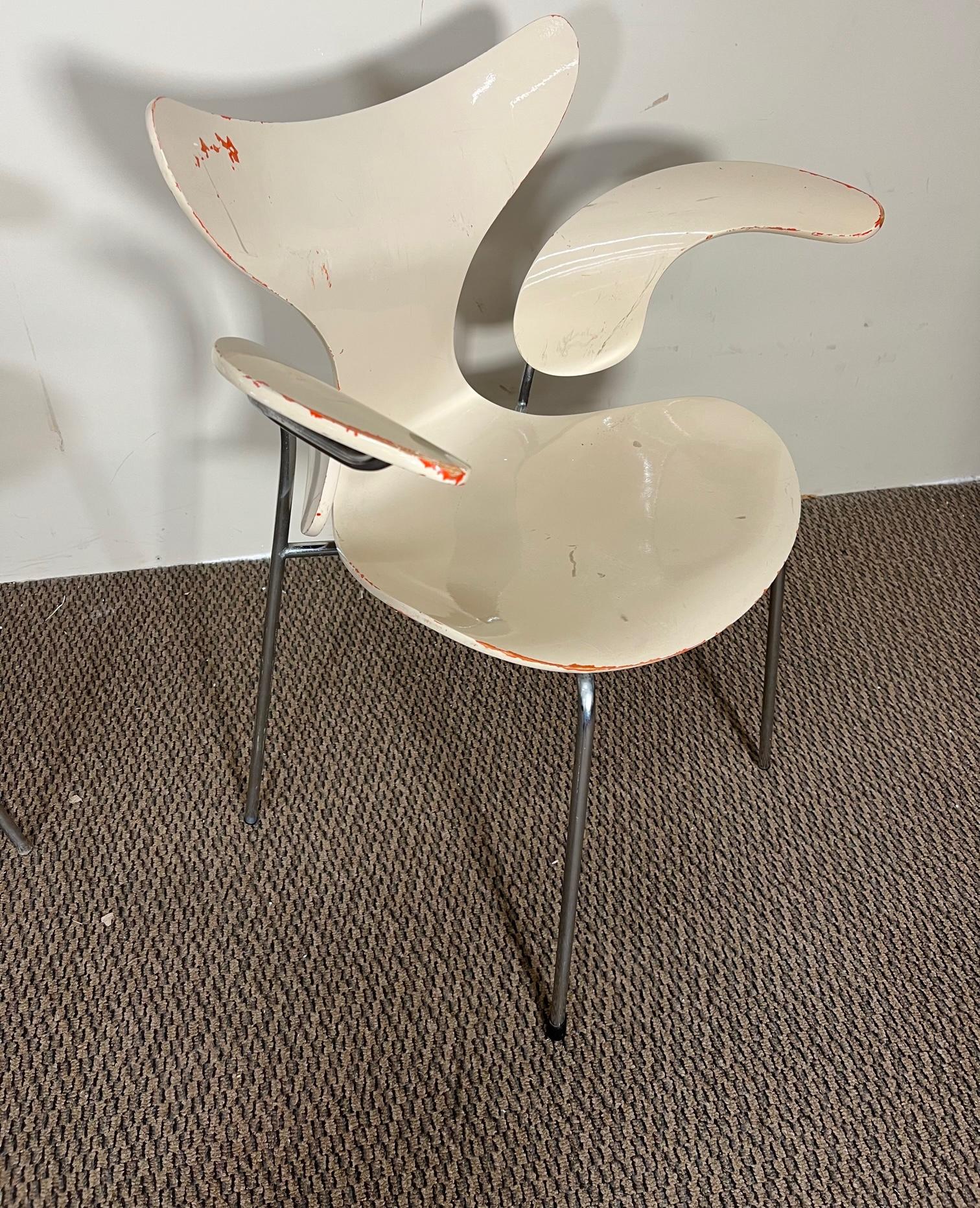 4 Mid-Century Modern Danish Chairs Arne Jacobsen for Fritz Hansen Seagull Chairs 1