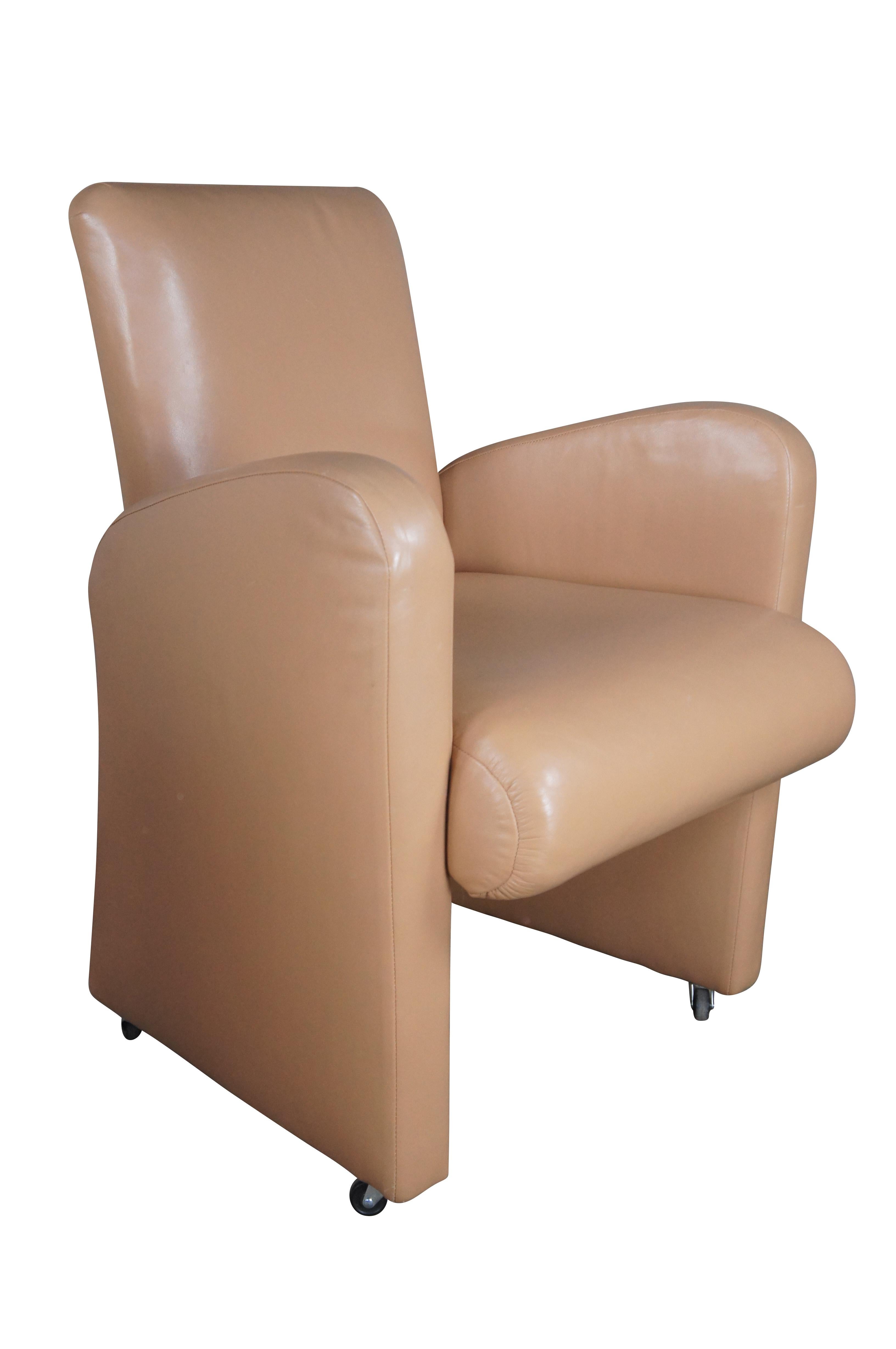 Mid-Century moderno 4 Sedie da pranzo con braccio da gioco in pelle di Jay Spectre, moderne e di metà secolo. in vendita