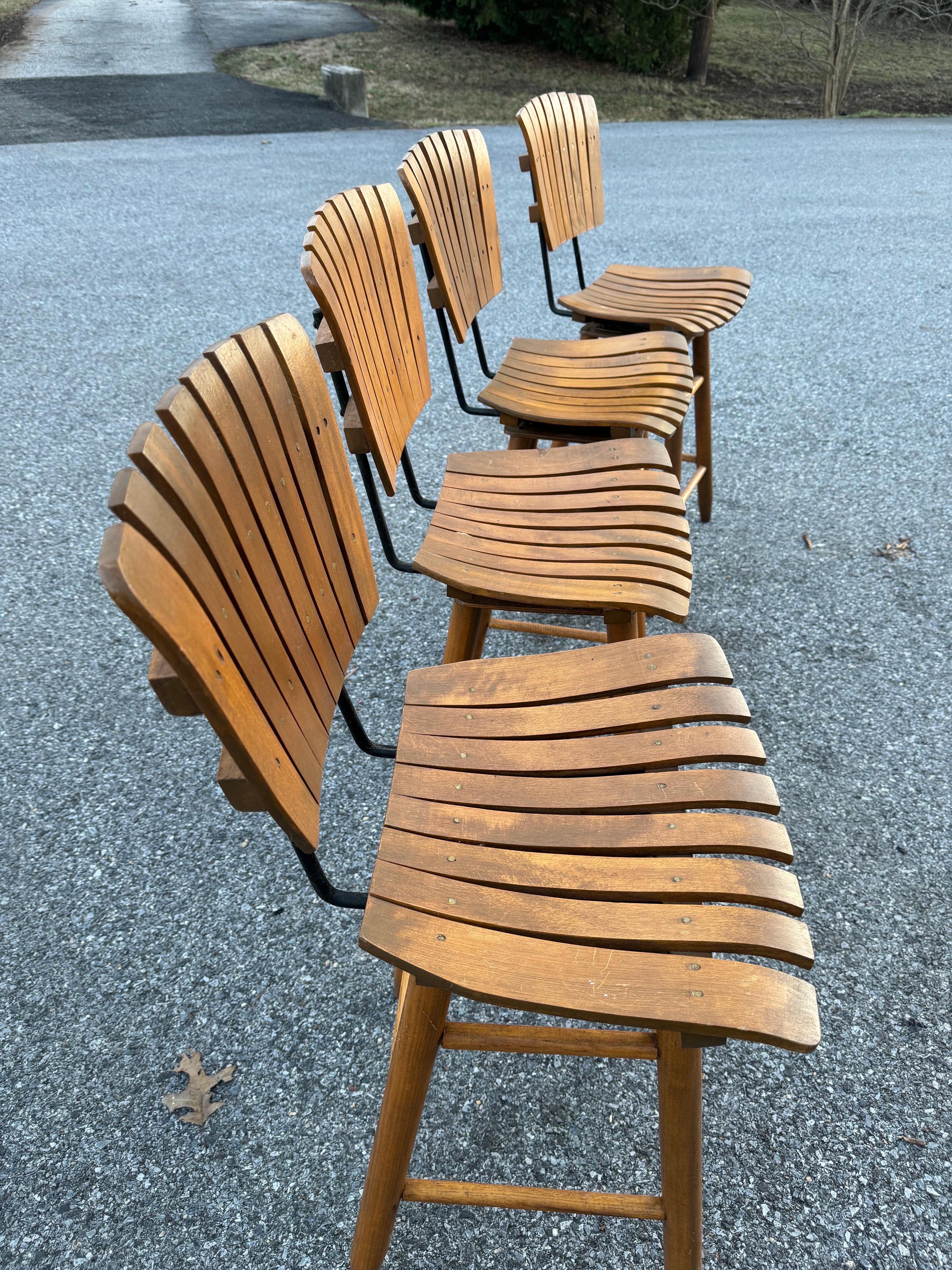 4 Mid-Century Modern Slatted Wood Bar or Counter Stools Arthur Umanoff In Good Condition For Sale In Fort Washington, MD