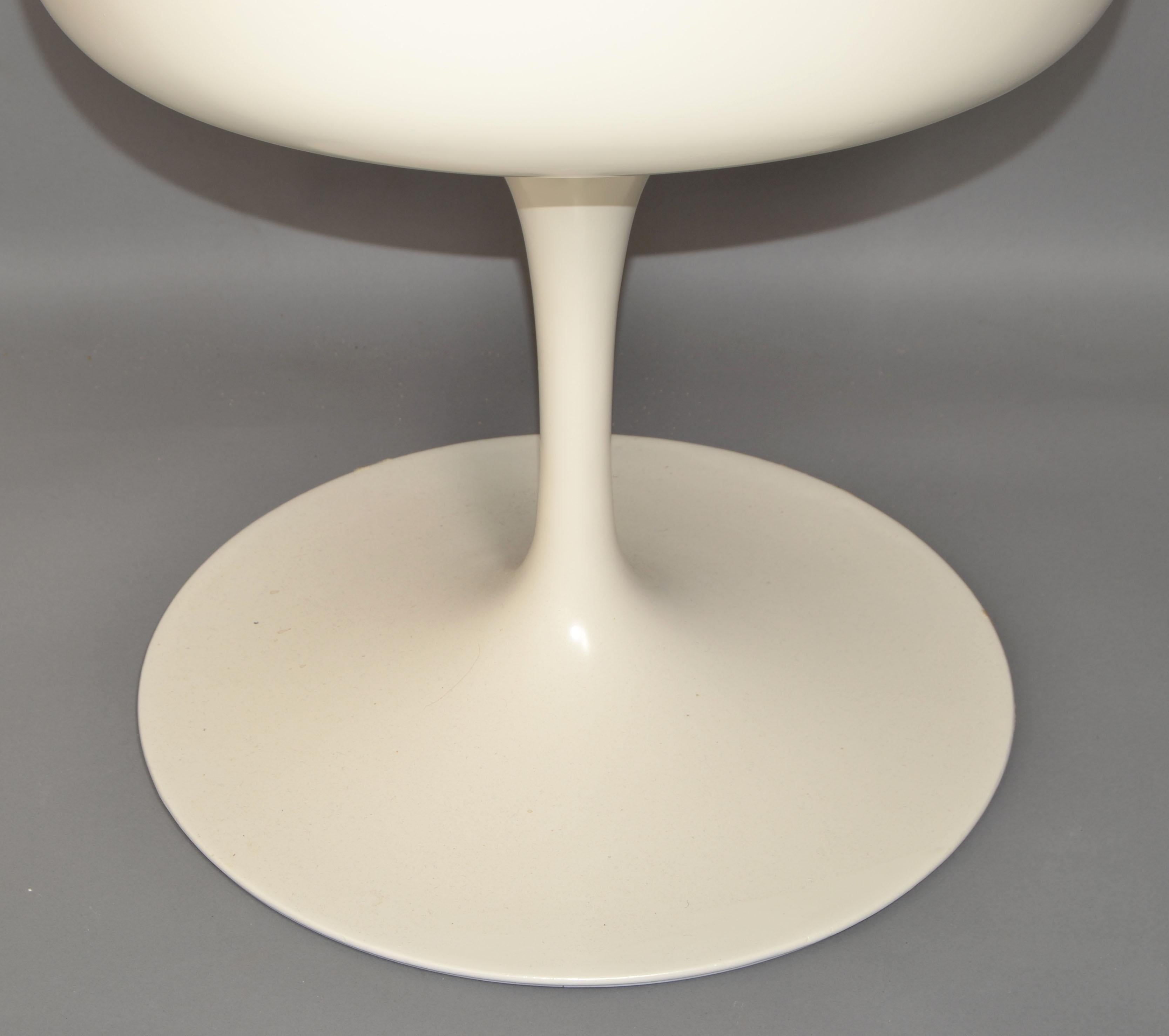 4 Sedia da pranzo girevole Tulip di Eero Saarinen per Knoll, stile metà secolo. in vendita 3