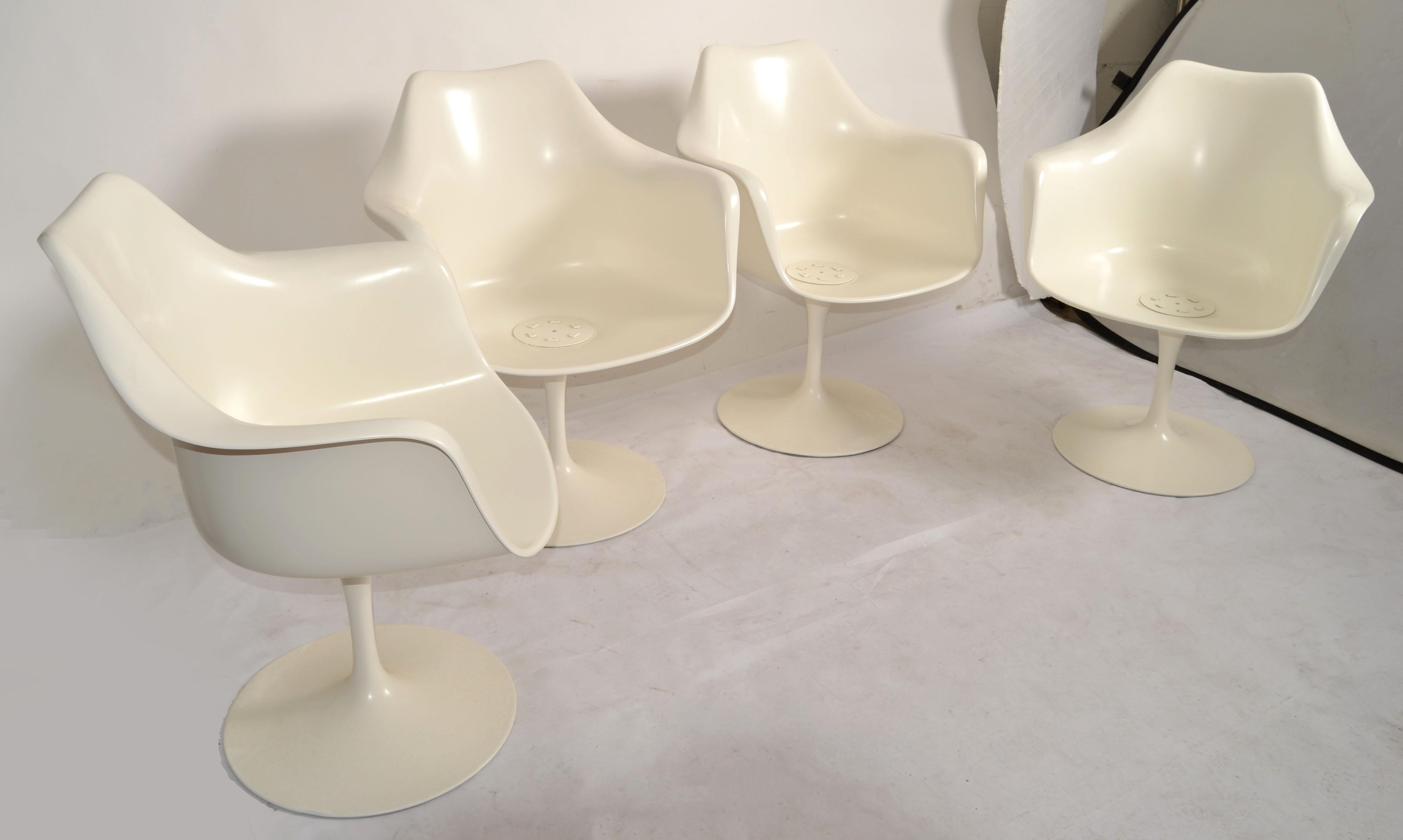 Americano 4 Sedia da pranzo girevole Tulip di Eero Saarinen per Knoll, stile metà secolo. in vendita