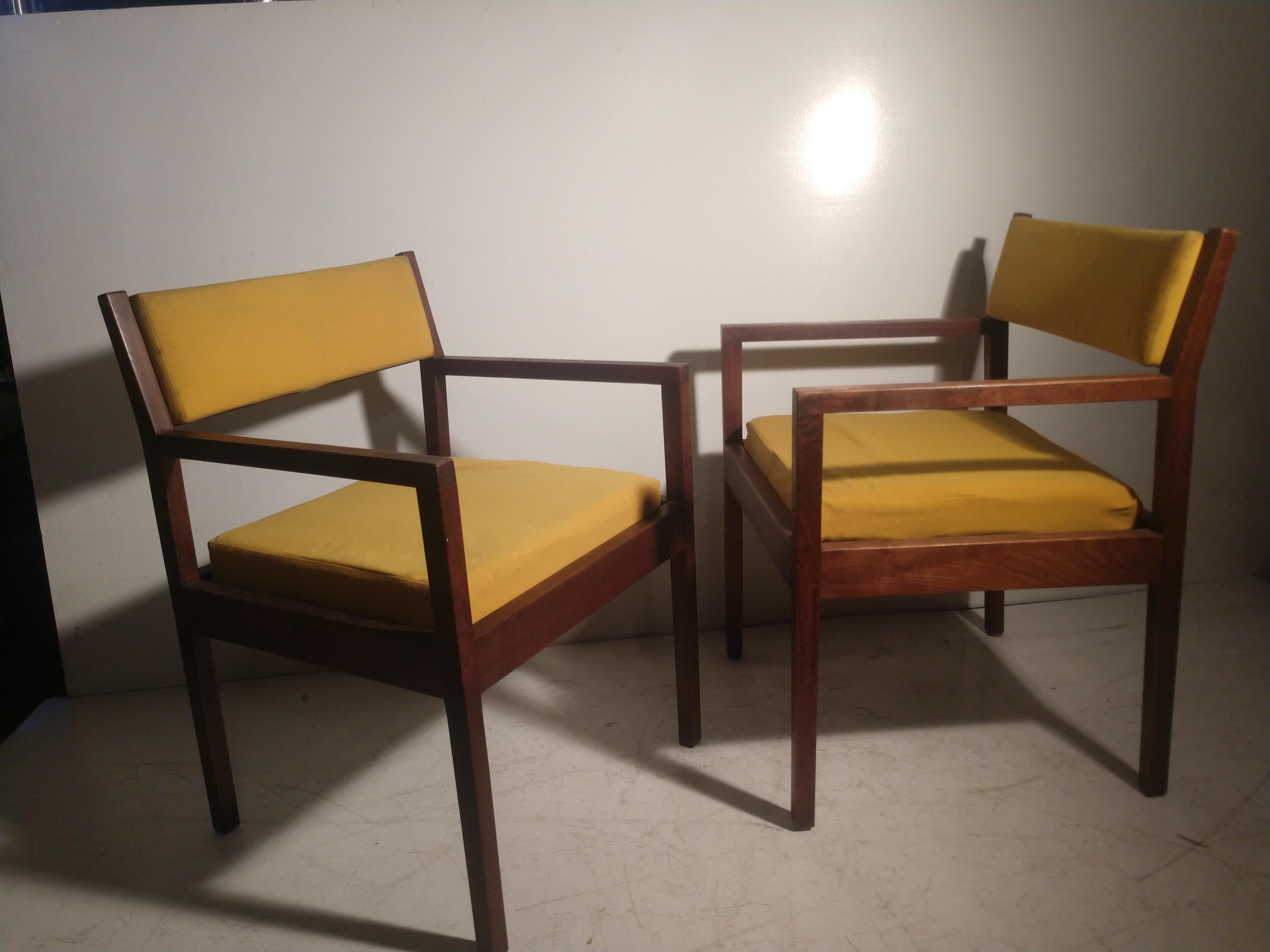 Pair of Mid-Century Modern Walnut Armchairs by George Nelson for Herman Miller 4