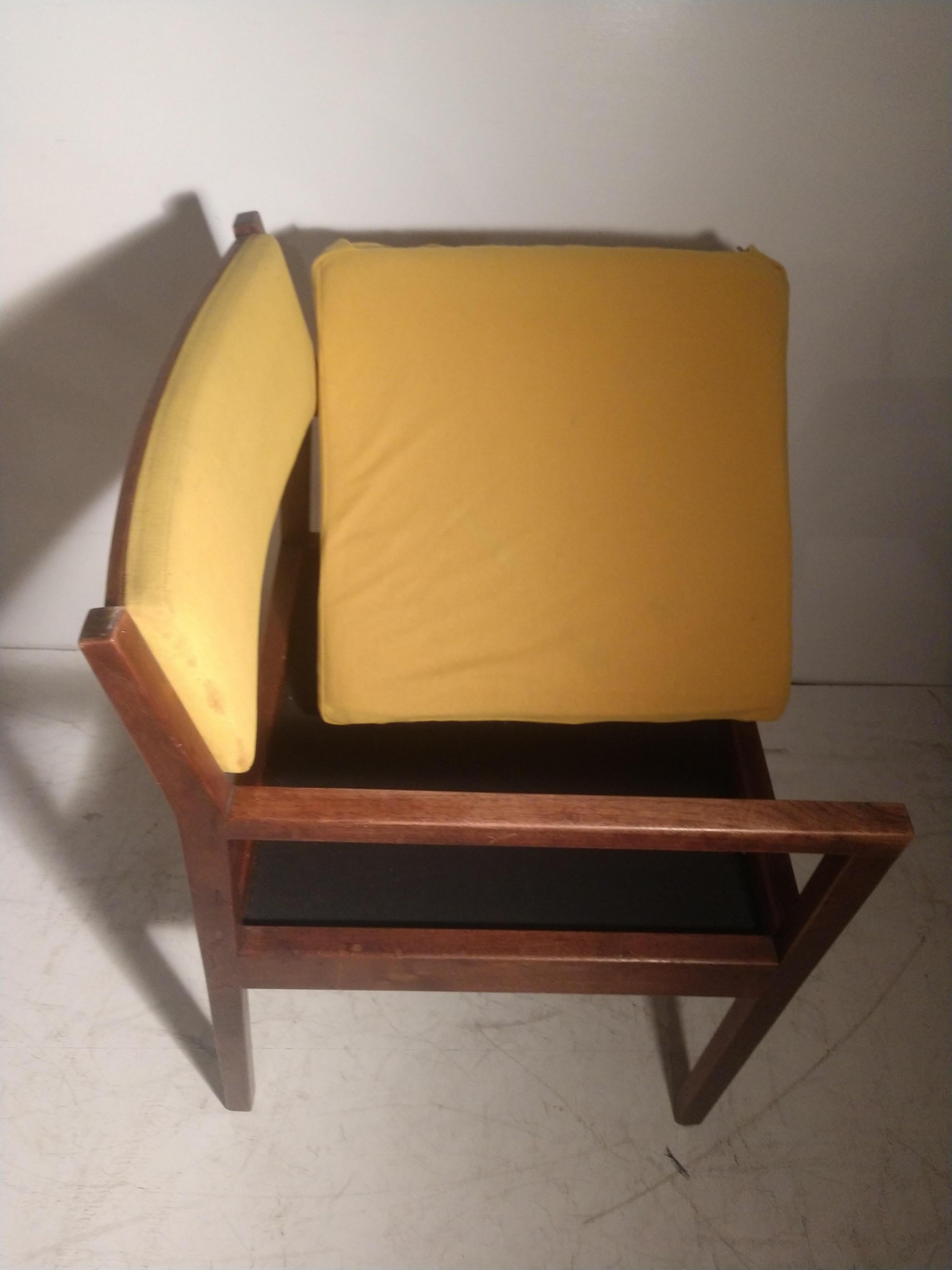 Pair of Mid-Century Modern Walnut Armchairs by George Nelson for Herman Miller In Good Condition In Port Jervis, NY