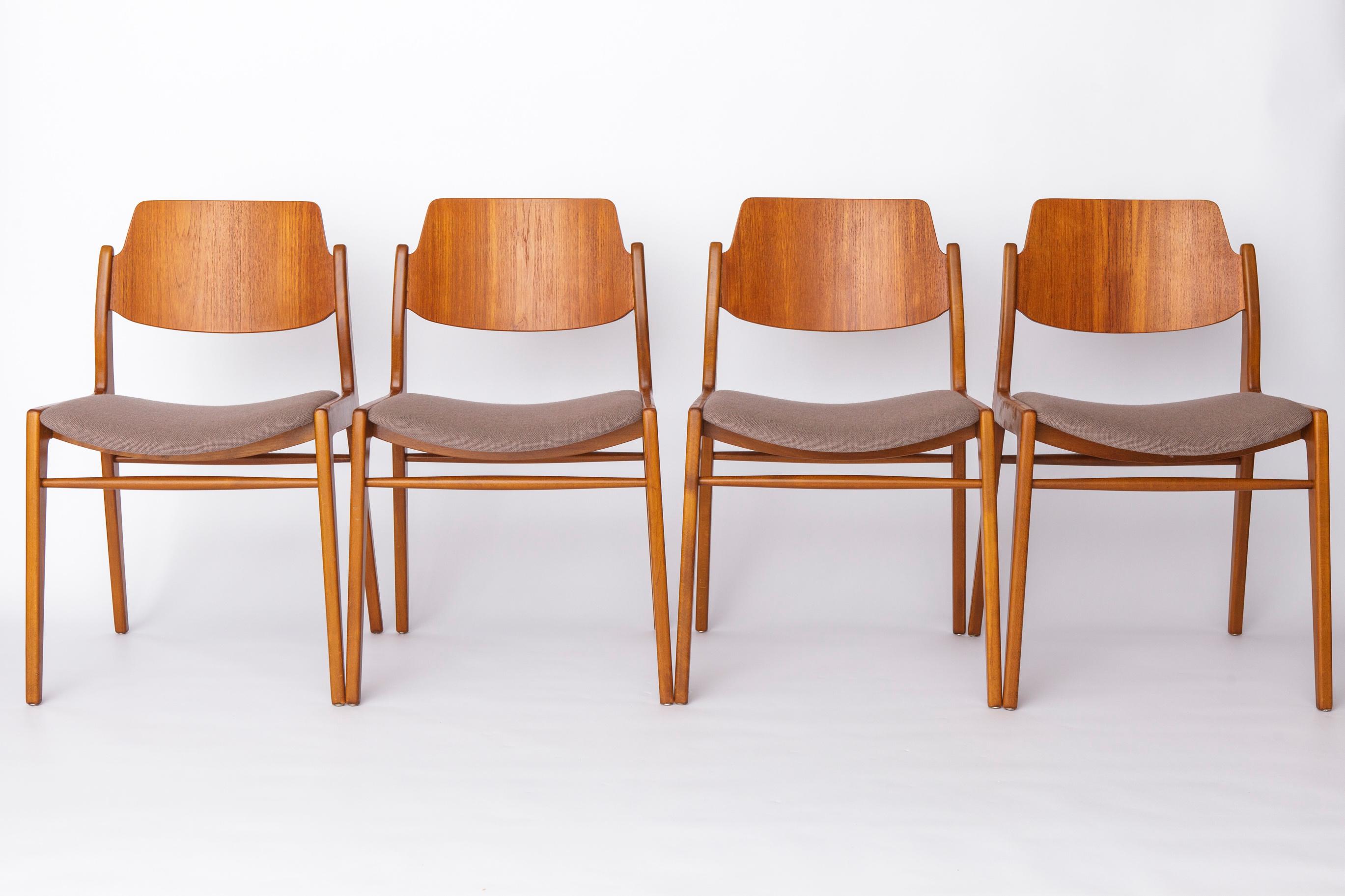Set di 4 sedie da pranzo vintage in teak Wilkhahn, modello 476A, disegnate da Hartmut Lohmeyer, Germania, 1960
Il prezzo si riferisce al set completo di 4 sedie.

Un bellissimo design di metà secolo di Hartmut Lohmeyer per Wilkhahn, Germania. Queste