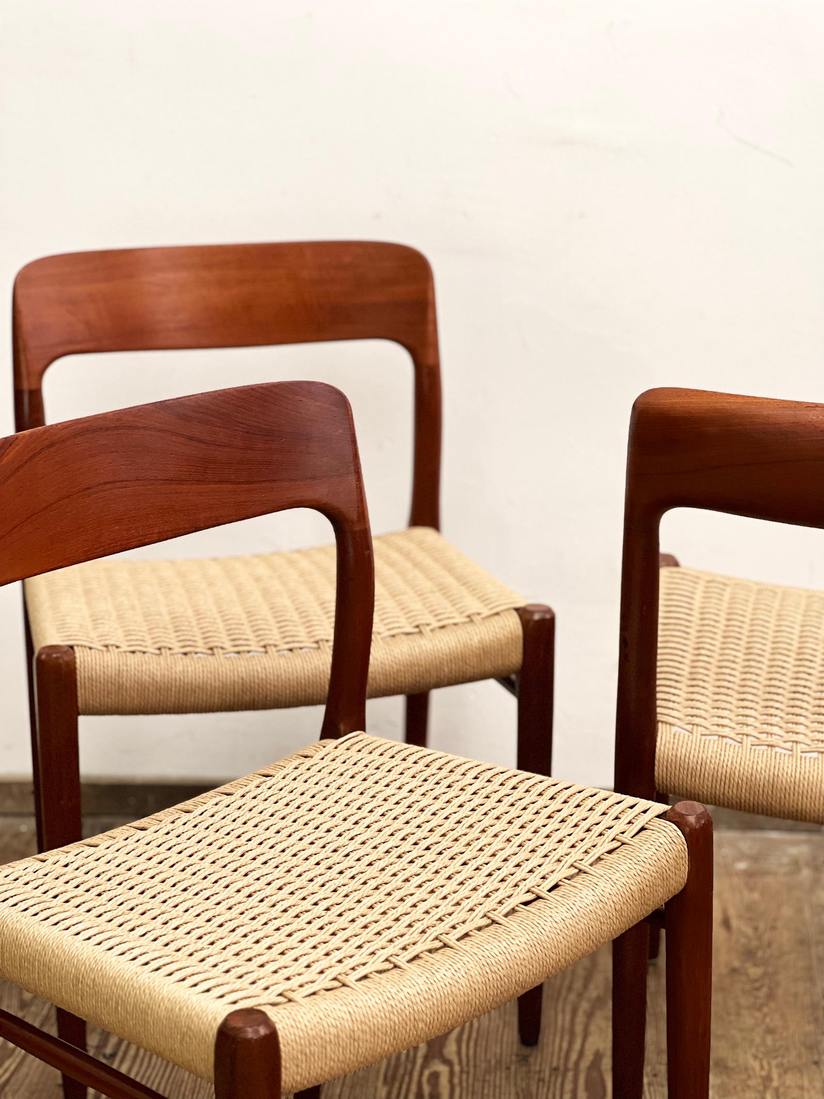 Mid-20th Century 4 Midcentury Dining Chairs #75 in Teak, Danish Design, Niels Møller, J.L. Moller