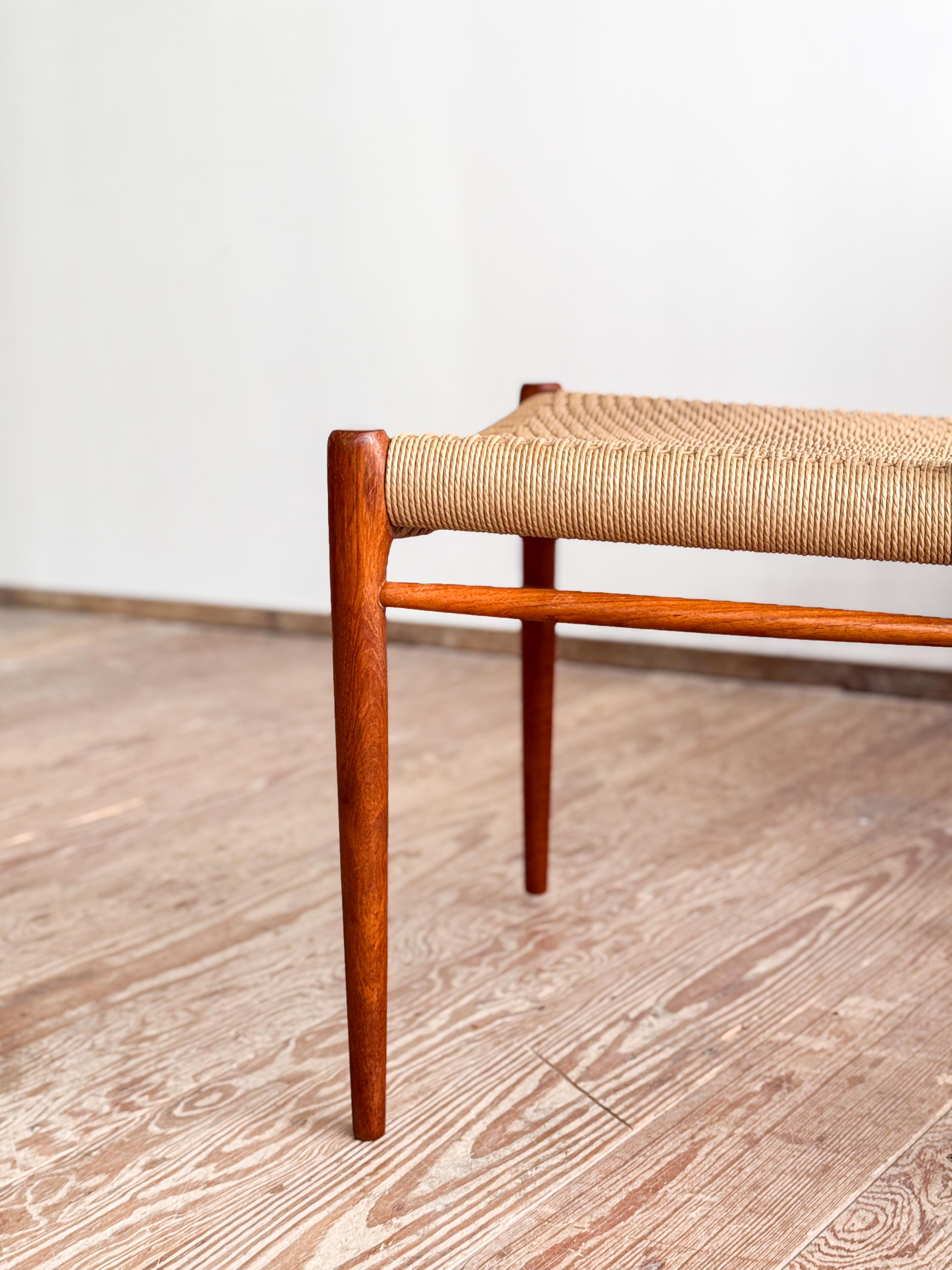 Mid-20th Century 4 Midcentury Dining Chairs #75 in Teak, Danish Design, Niels Møller, J.L. Moller For Sale