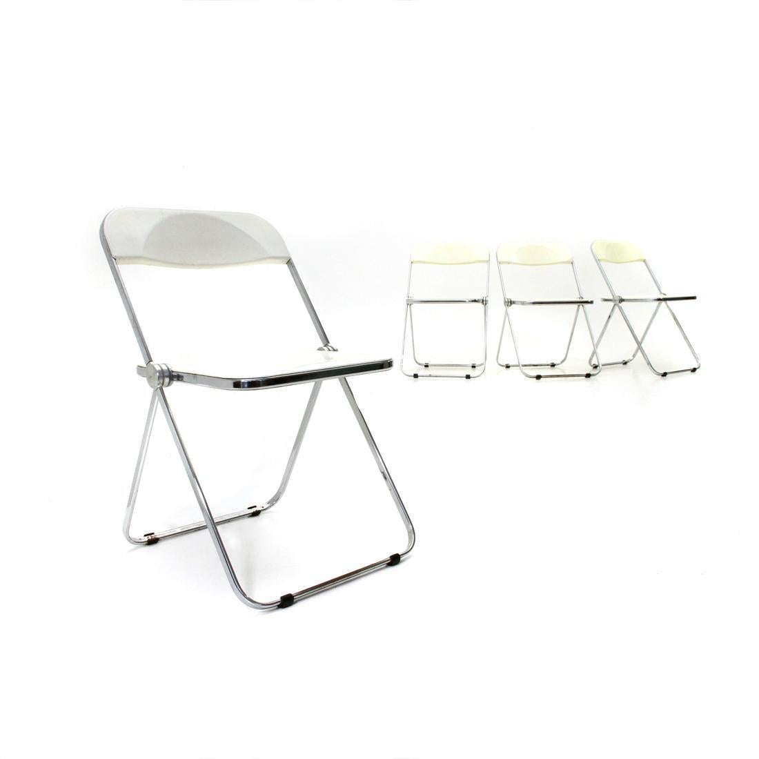4 chairs produced by Anonima Castelli in the 1960s designed by Giancarlo Piretti.
Chromed metal structure.
Seat and back in plastic.
Good general condition, some signs and traces of rust due to normal use over time.

Dimensions: Length 47 cm -
