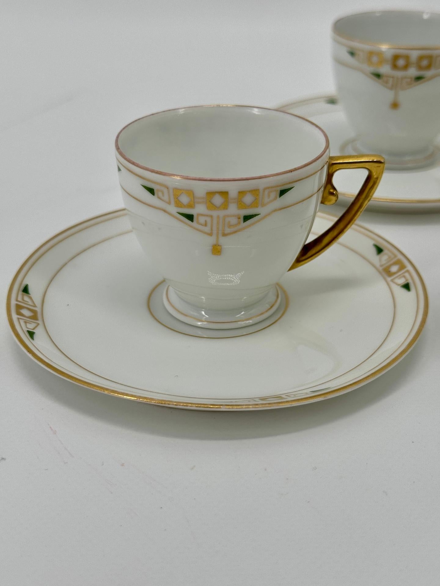 4 Mocha Cups And Saucers And Austrian Art Nouveau Milk Jug In Good Condition In Crespières, FR