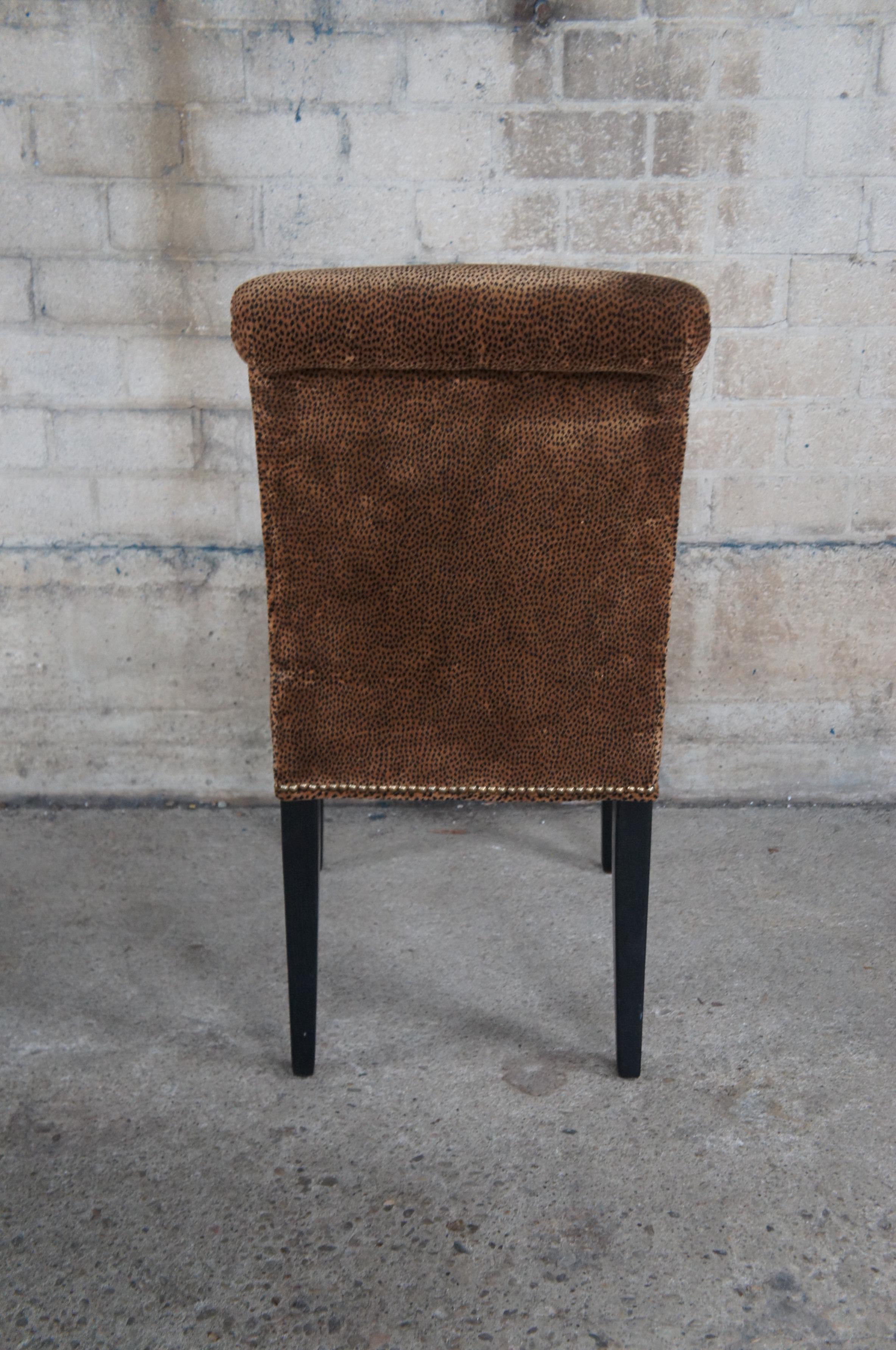 4 Chaises de salle à manger Modernity Upholstered Nailhead Parsons Rolled Back Oak Side Dining Chairs en vente 1