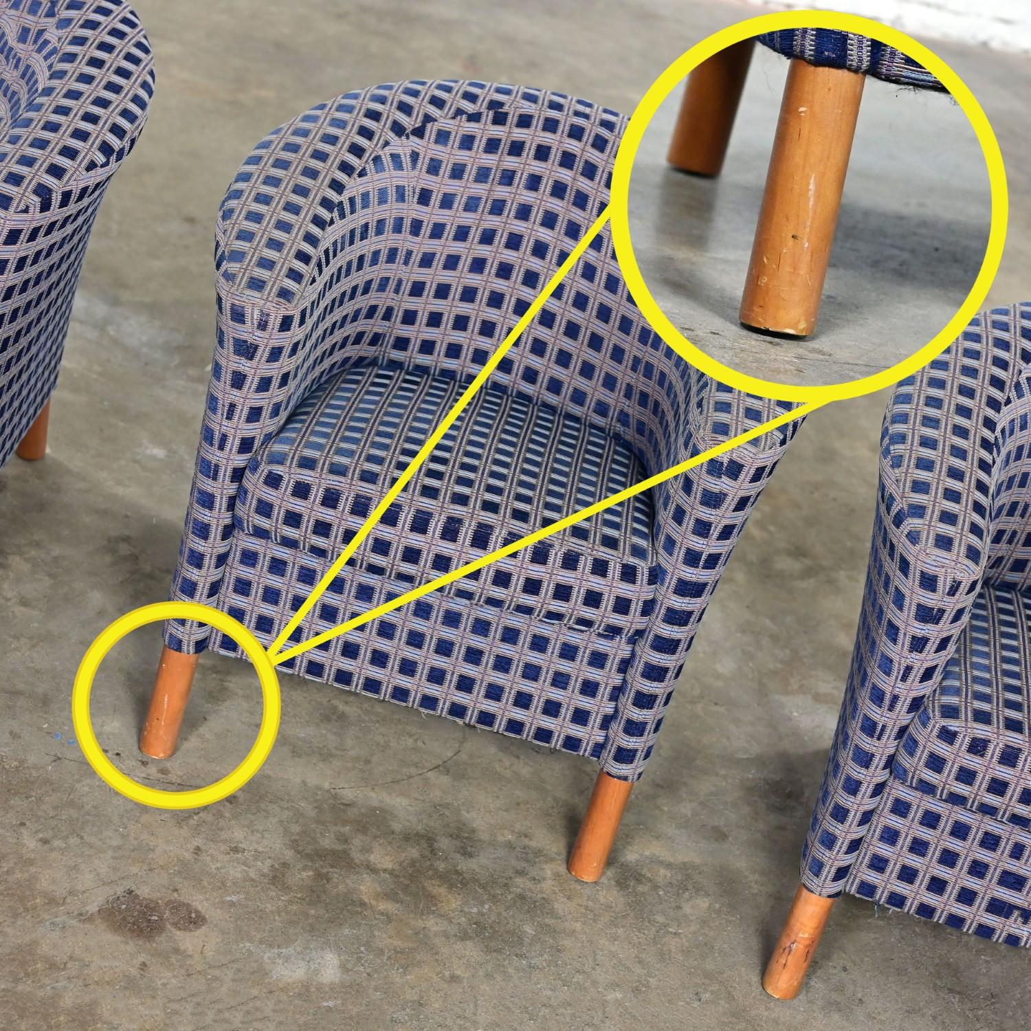 4 Sillas de Bañera Petite Modernas Tela de Cuadros Azul Marino y Patas de Arce by Patrician Furniture en venta 9
