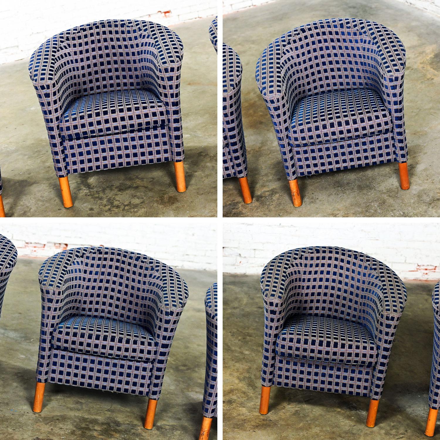 4 Sillas de Bañera Petite Modernas Tela de Cuadros Azul Marino y Patas de Arce by Patrician Furniture en venta 12