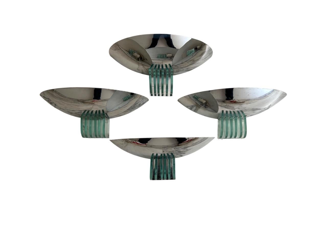 Fine XX secolo 4 applique moderniste in stile art déco cromate e in vetro risalenti agli anni '80 in vendita