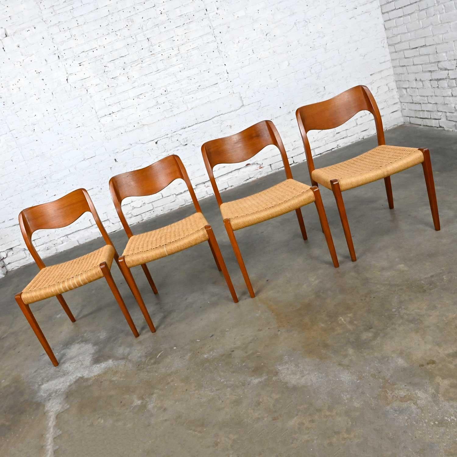 4 Chaises de salle à manger scandinaves modernes Neils O Moller en teck, modèle 71 de J.L. Mollers en vente 2