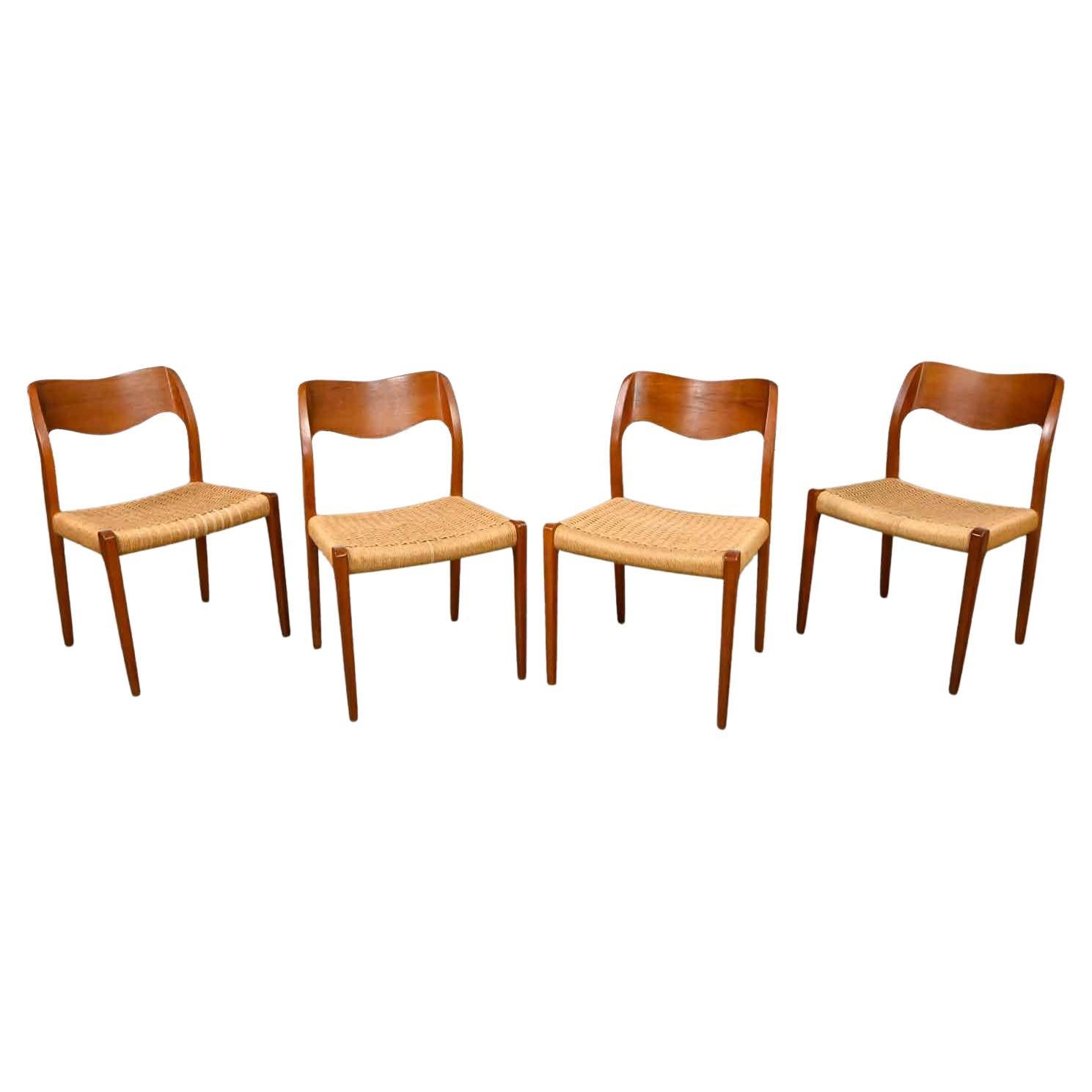 4 Chaises de salle à manger scandinaves modernes Neils O Moller en teck, modèle 71 de J.L. Mollers en vente