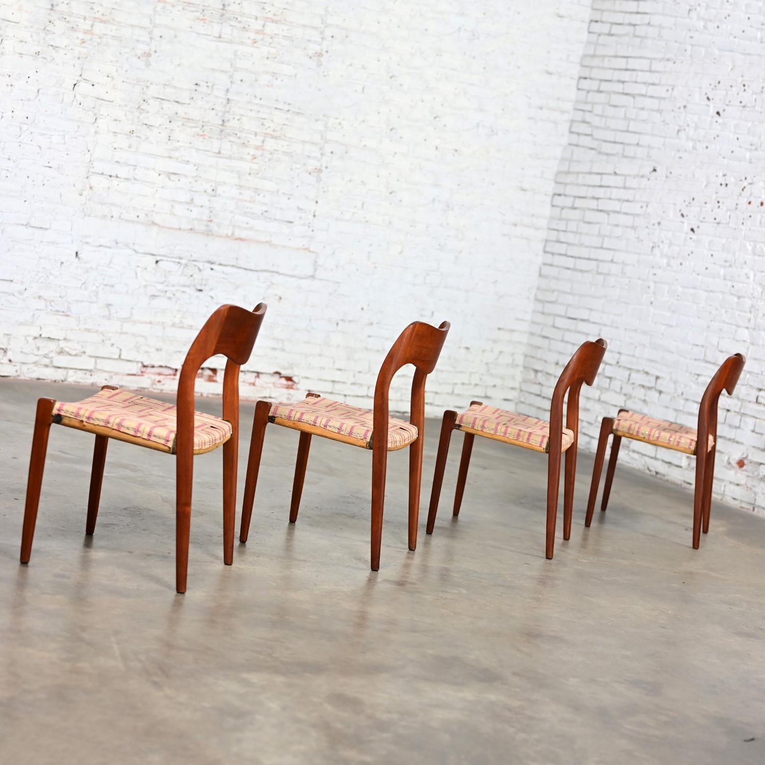 4 Sedie da pranzo in teak Neils O Moller Scandinavian Modern Modello 71 Non rivestite in vendita 3