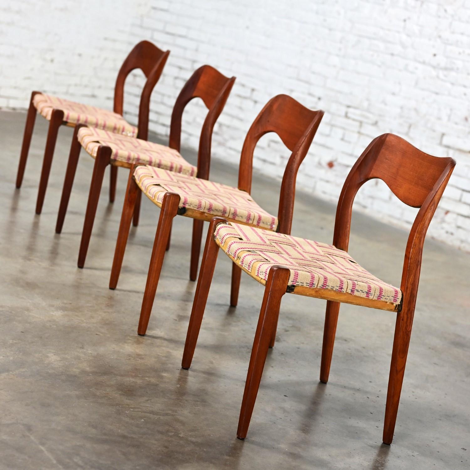 4 Sedie da pranzo in teak Neils O Moller Scandinavian Modern Modello 71 Non rivestite In condizioni buone in vendita a Topeka, KS