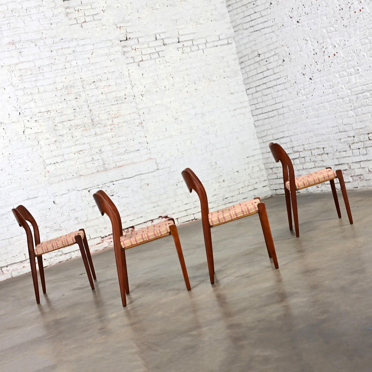 4 Sedie da pranzo in teak Neils O Moller Scandinavian Modern Modello 71 Non rivestite in vendita 1
