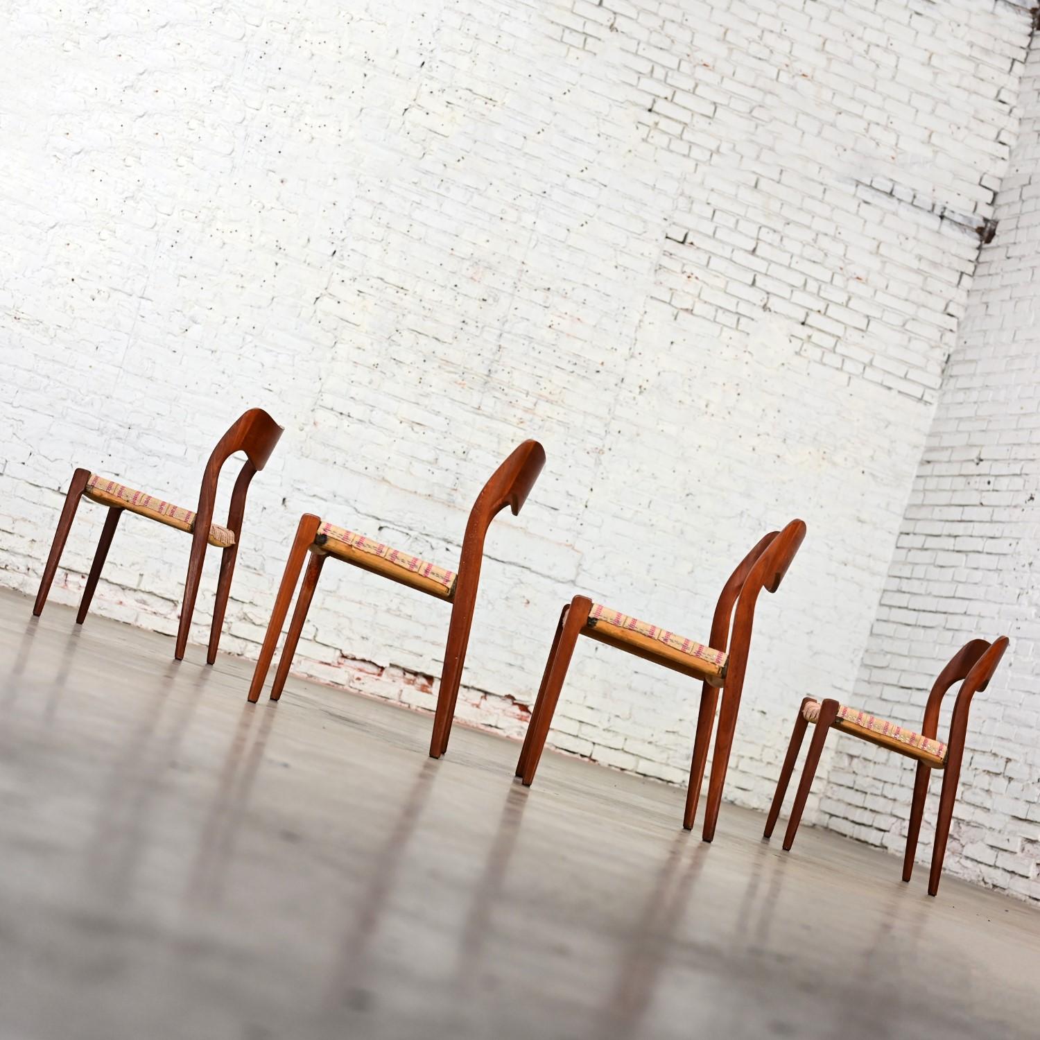 4 Sedie da pranzo in teak Neils O Moller Scandinavian Modern Modello 71 Non rivestite in vendita 2