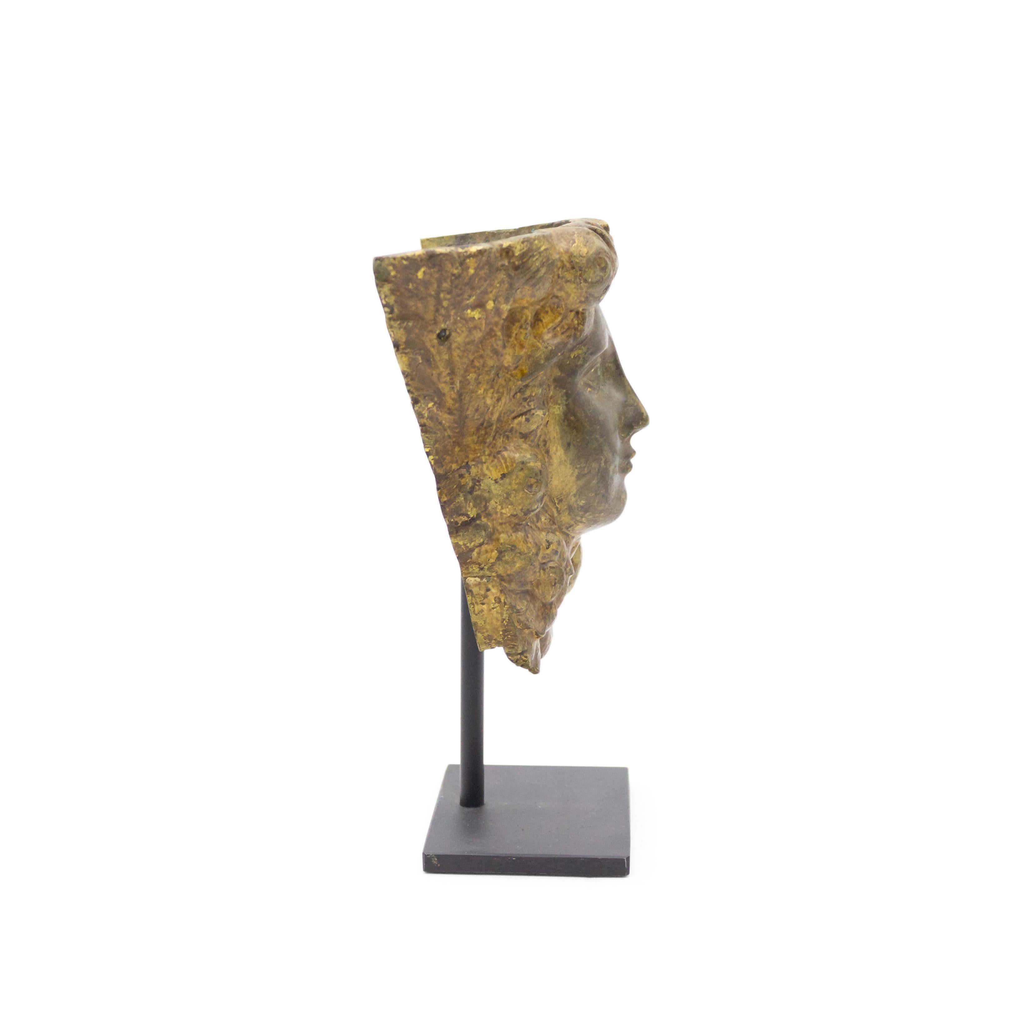 Italiano 4 Maschere da donna neoclassiche in bronzo in vendita