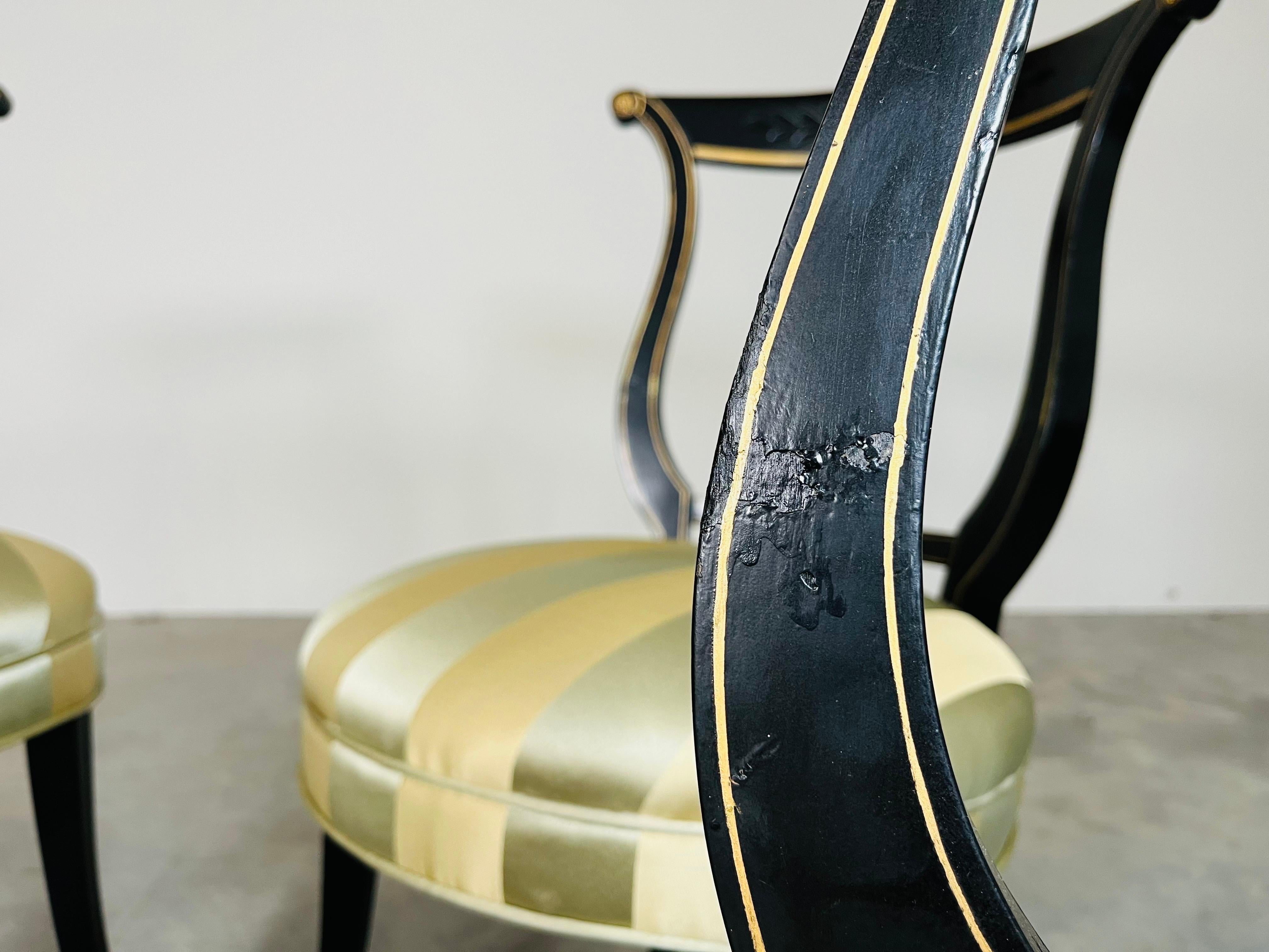 4 Chaises d'appoint néoclassiques à dossier en forme de lyre, en satin noir et or, années 1920 en vente 4