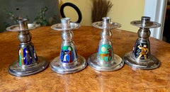 4 Bougeoirs norvégiens modernistes en argent sterling émaillé N.M.Thune Viking Norse