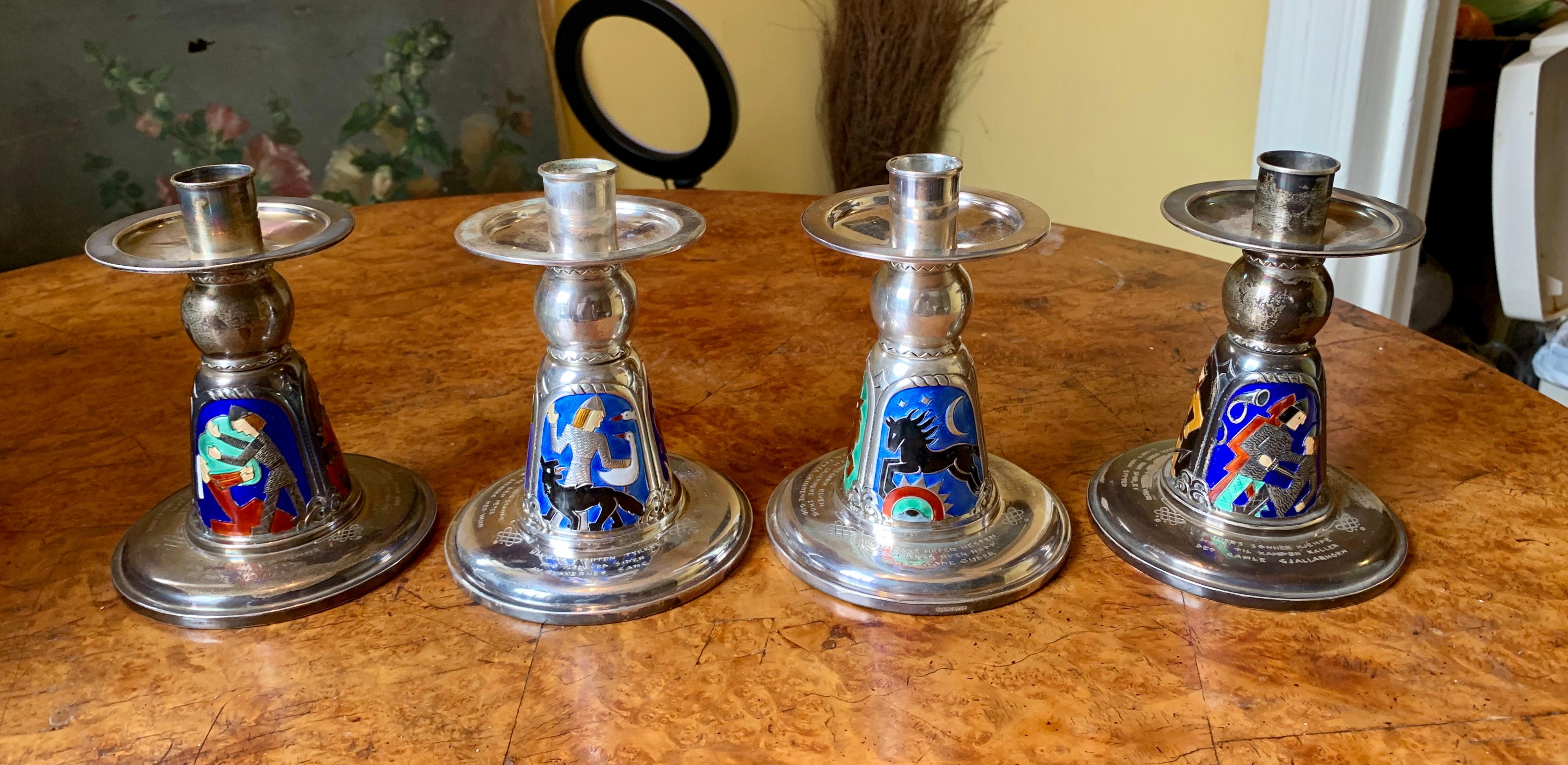 4 norwegische modernistische Kerzenständer aus Emaille und Sterlingsilber N.M.Thune Viking Norse im Zustand „Gut“ im Angebot in New York, NY