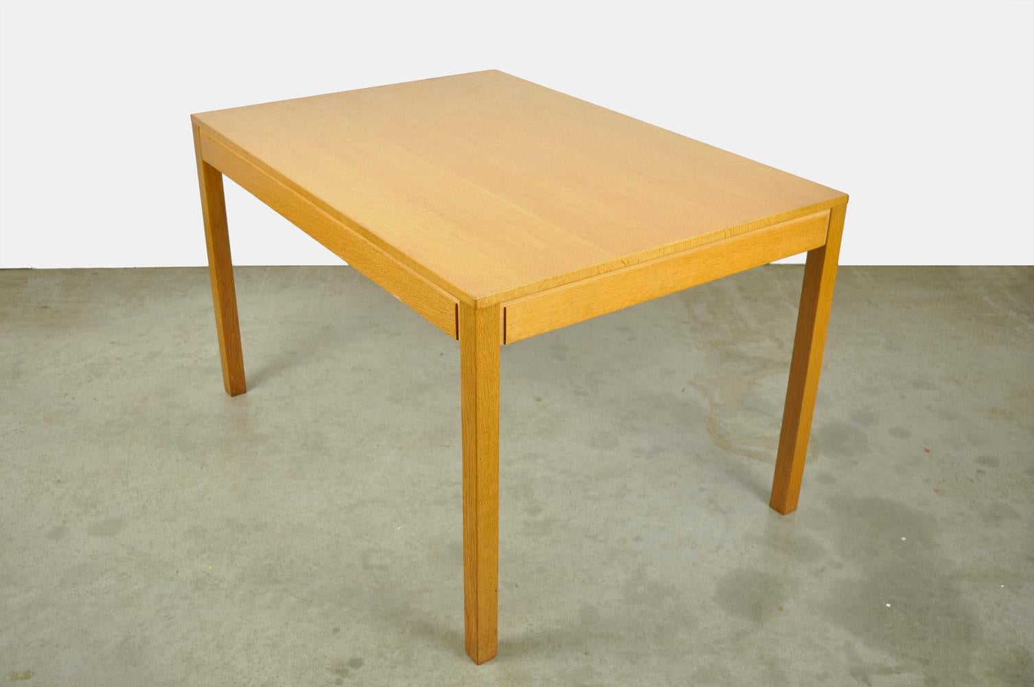 4 oak chairs and matching extendable table by Gerard Geytenbeek In Good Condition In Deventer, NL